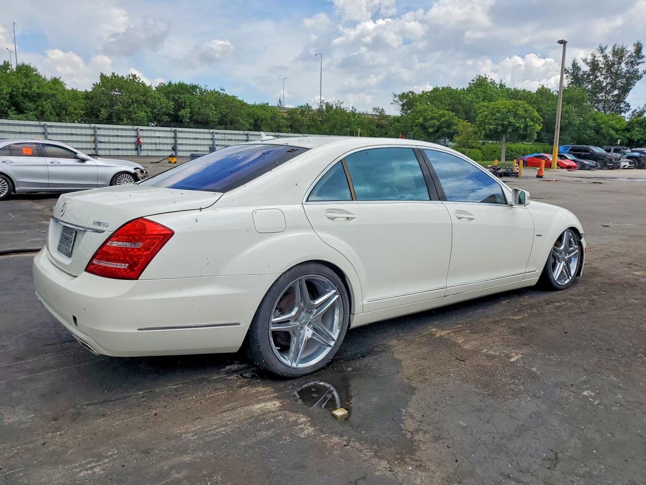 2010 Mercedes-benz S 400 White vin: WDDNG9FB3AA302186