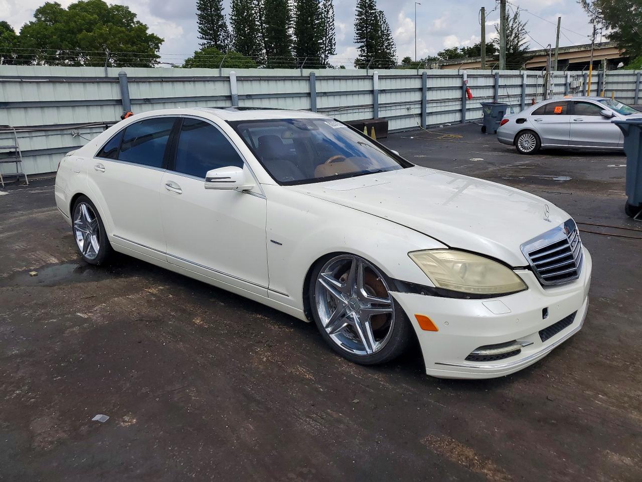 2010 Mercedes-benz S 400 White vin: WDDNG9FB3AA302186