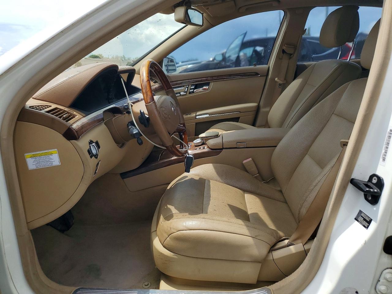 2010 Mercedes-benz S 400 White vin: WDDNG9FB3AA302186