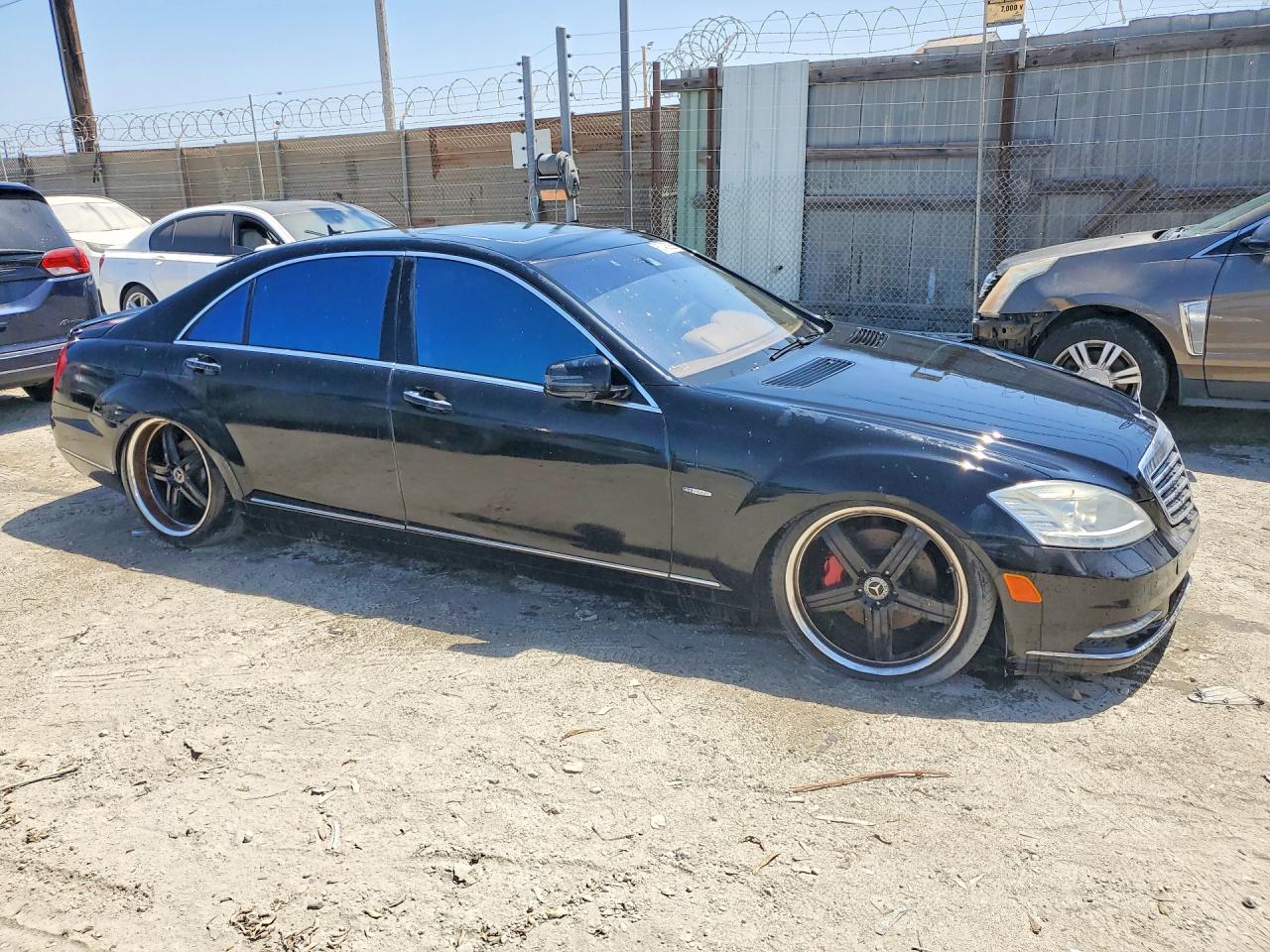 2011 Mercedes-benz S 400 Black vin: WDDNG9FB6BA365770
