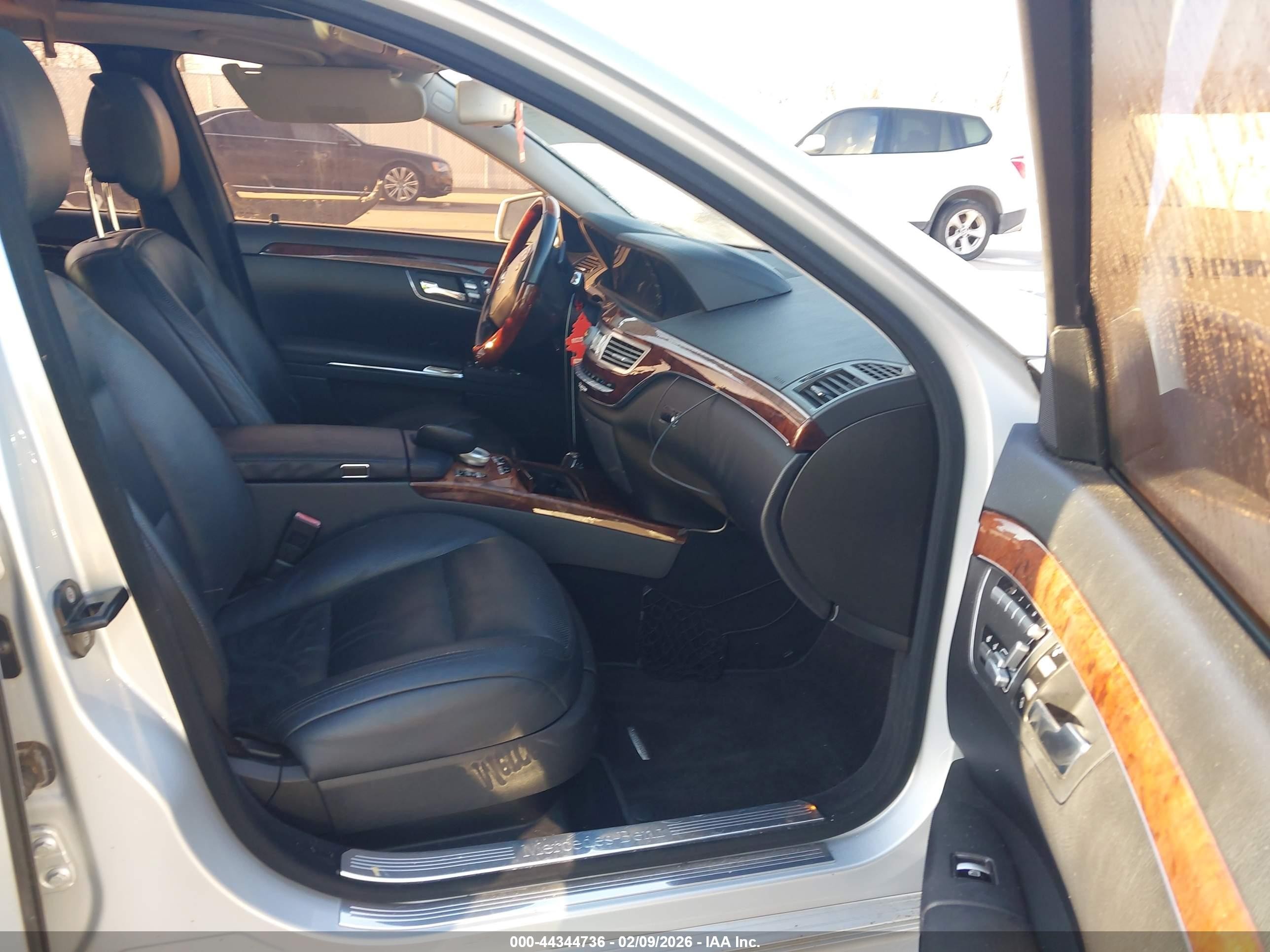 2010 Mercedes-benz S 400 Hybrid   Silver vin: WDDNG9FB7AA303101