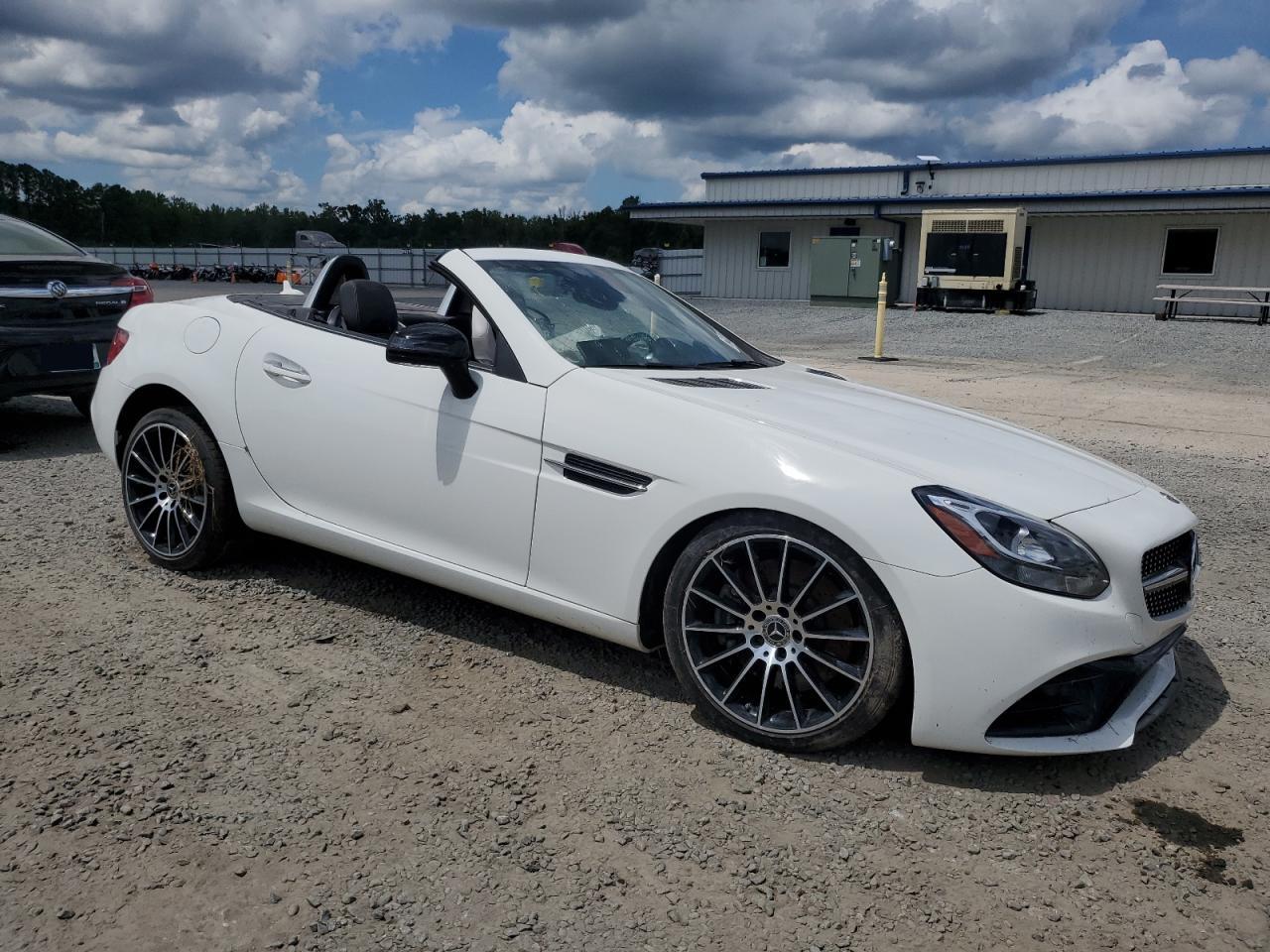 2018 Mercedes-benz Slc 300   White vin: WDDPK3JA0JF156030