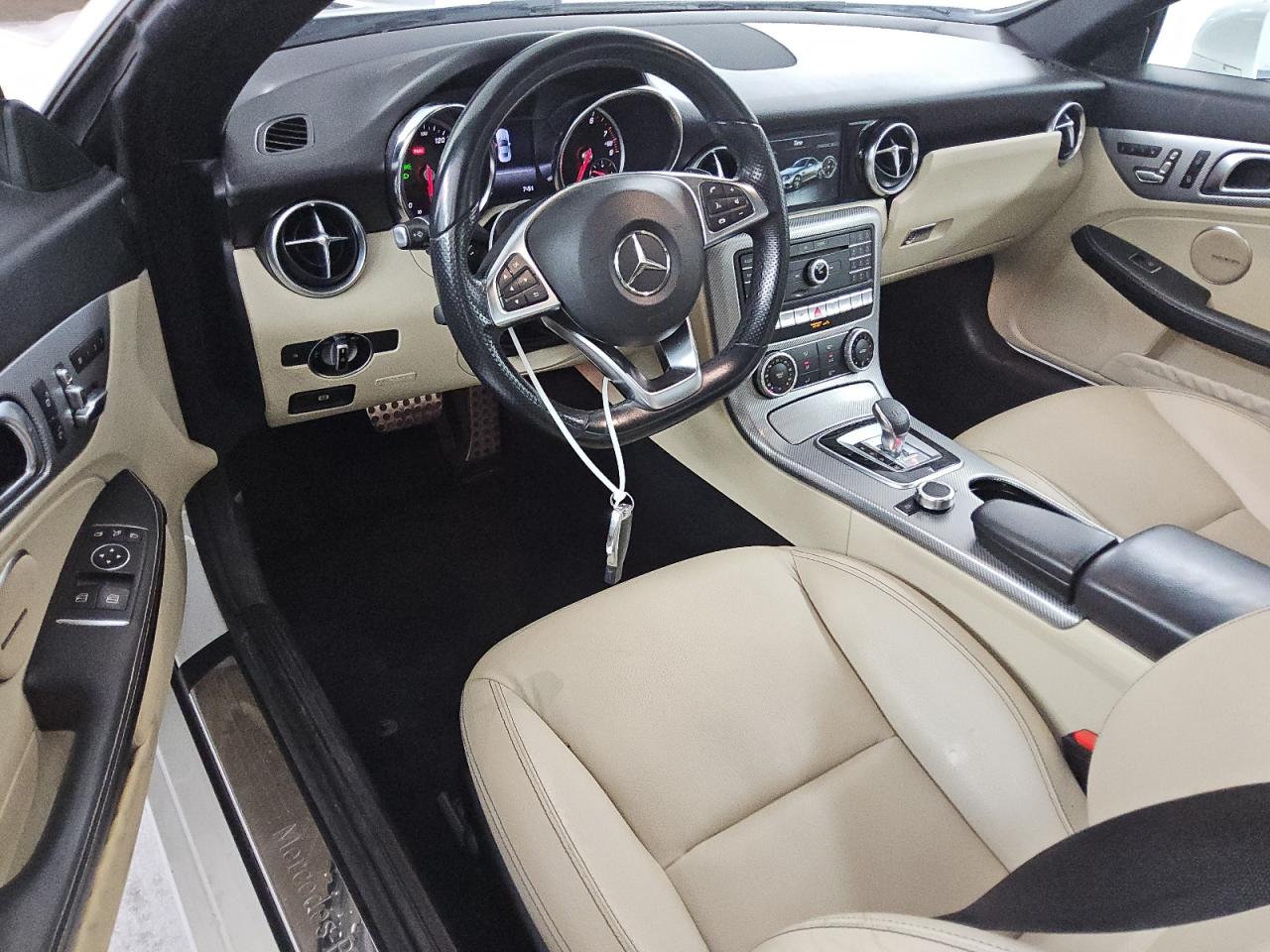 2018 Mercedes-benz Slc 300 White vin: WDDPK3JA1JF155470