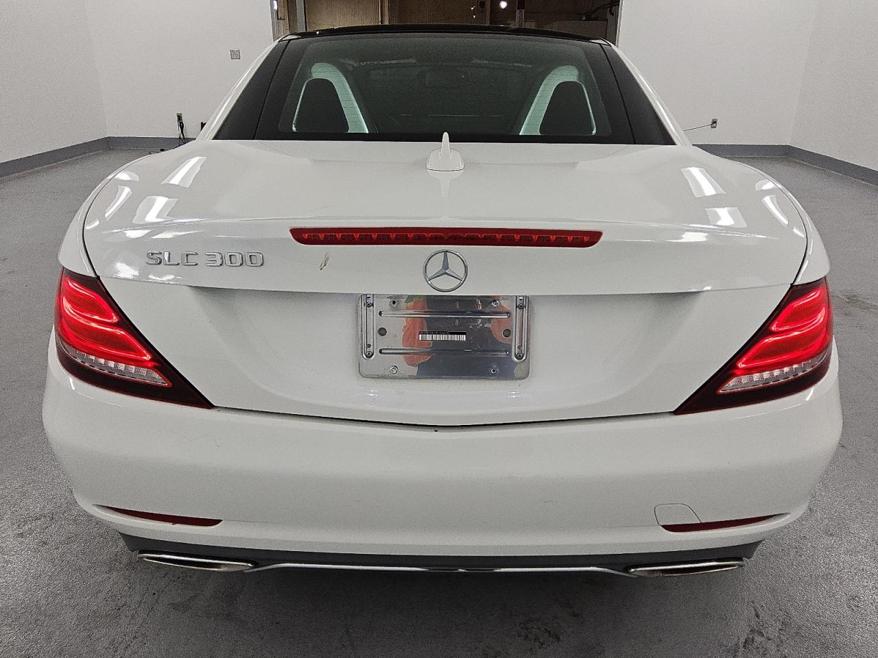 2018 Mercedes-benz Slc 300 White vin: WDDPK3JA1JF155470