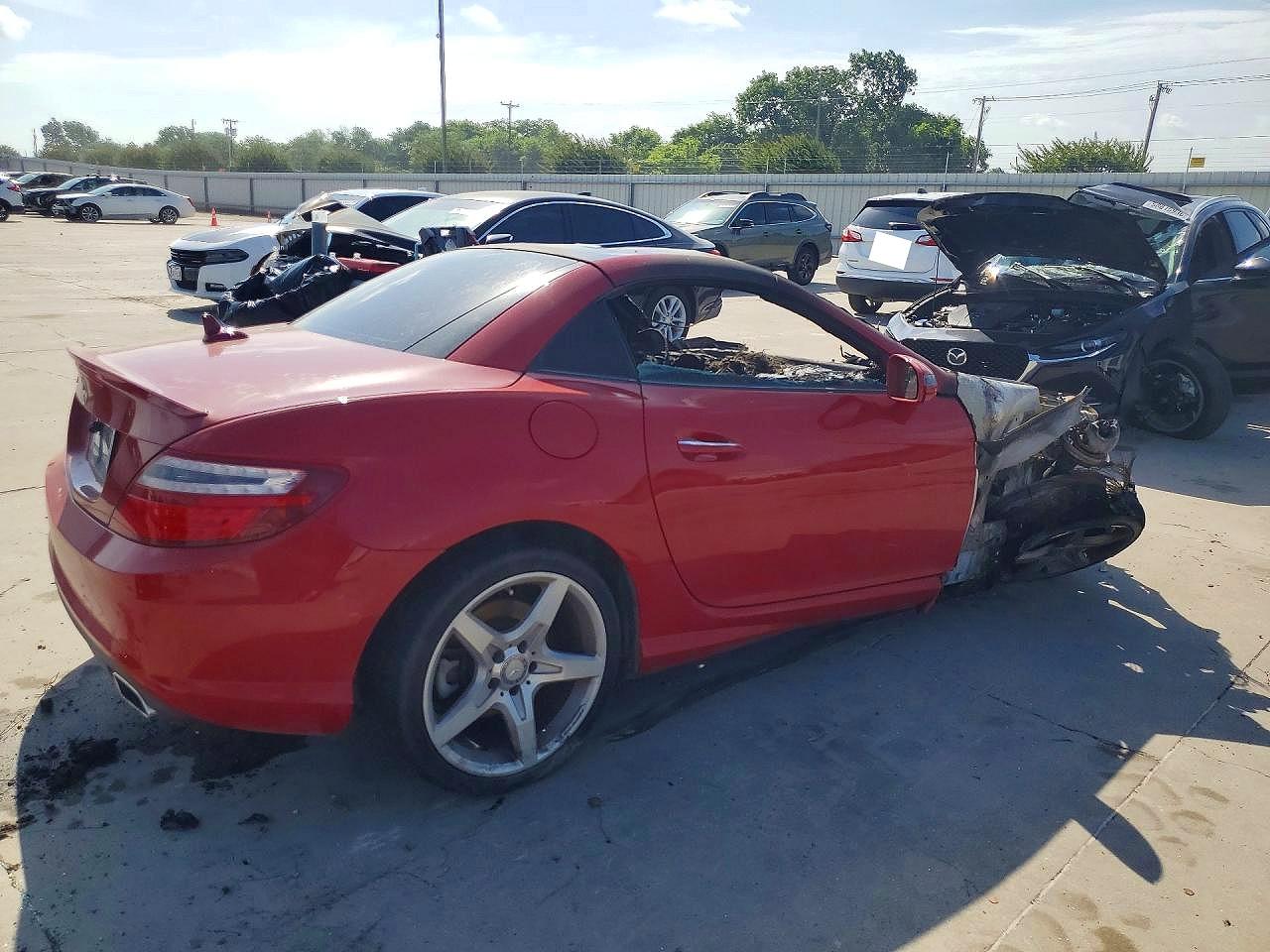 2016 Mercedes-benz Slk 300 Red vin: WDDPK3JA6GF124031