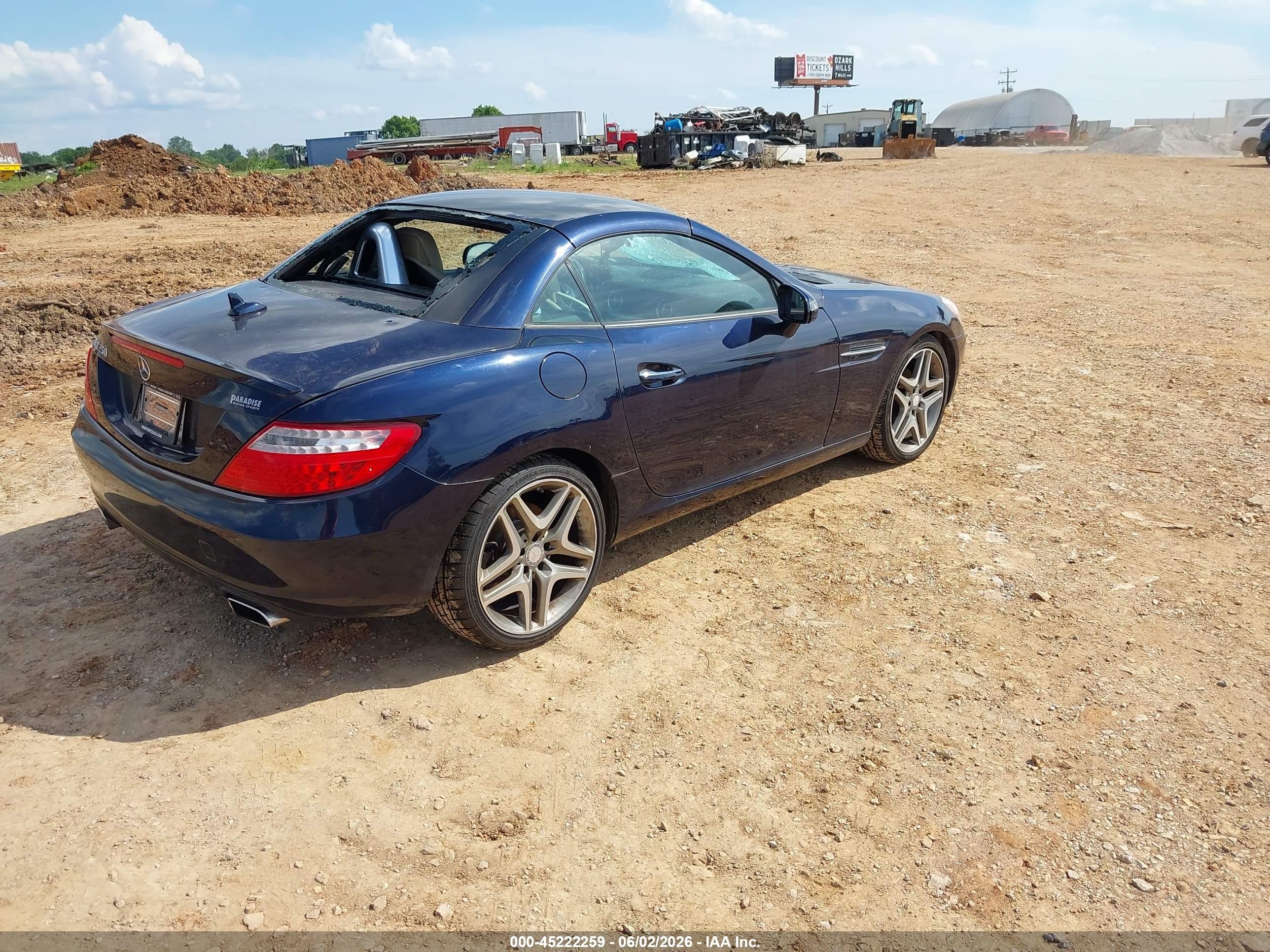 2013 Mercedes-benz Slk 250   Blue vin: WDDPK4HA0DF055652