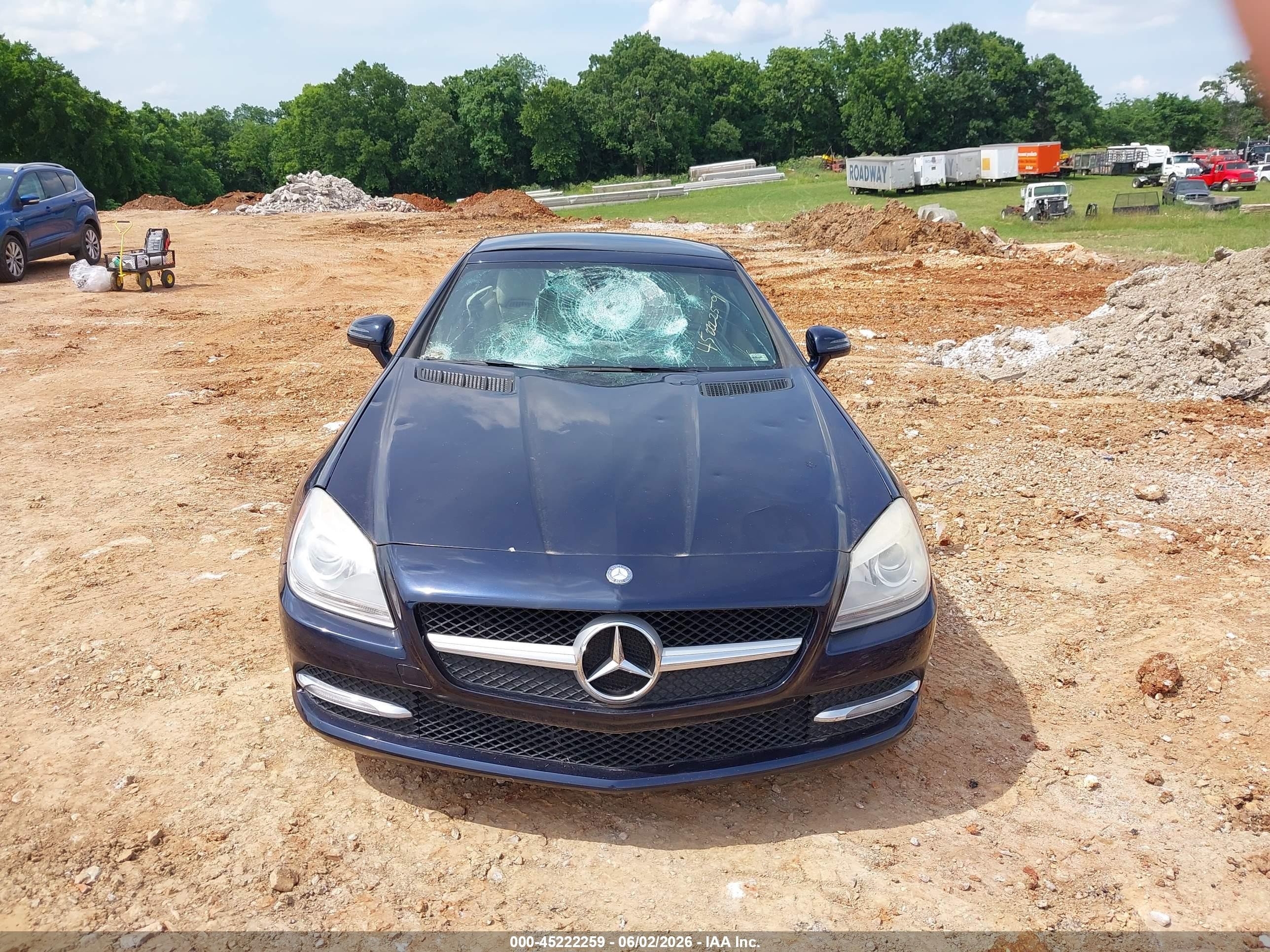 2013 Mercedes-benz Slk 250   Blue vin: WDDPK4HA0DF055652