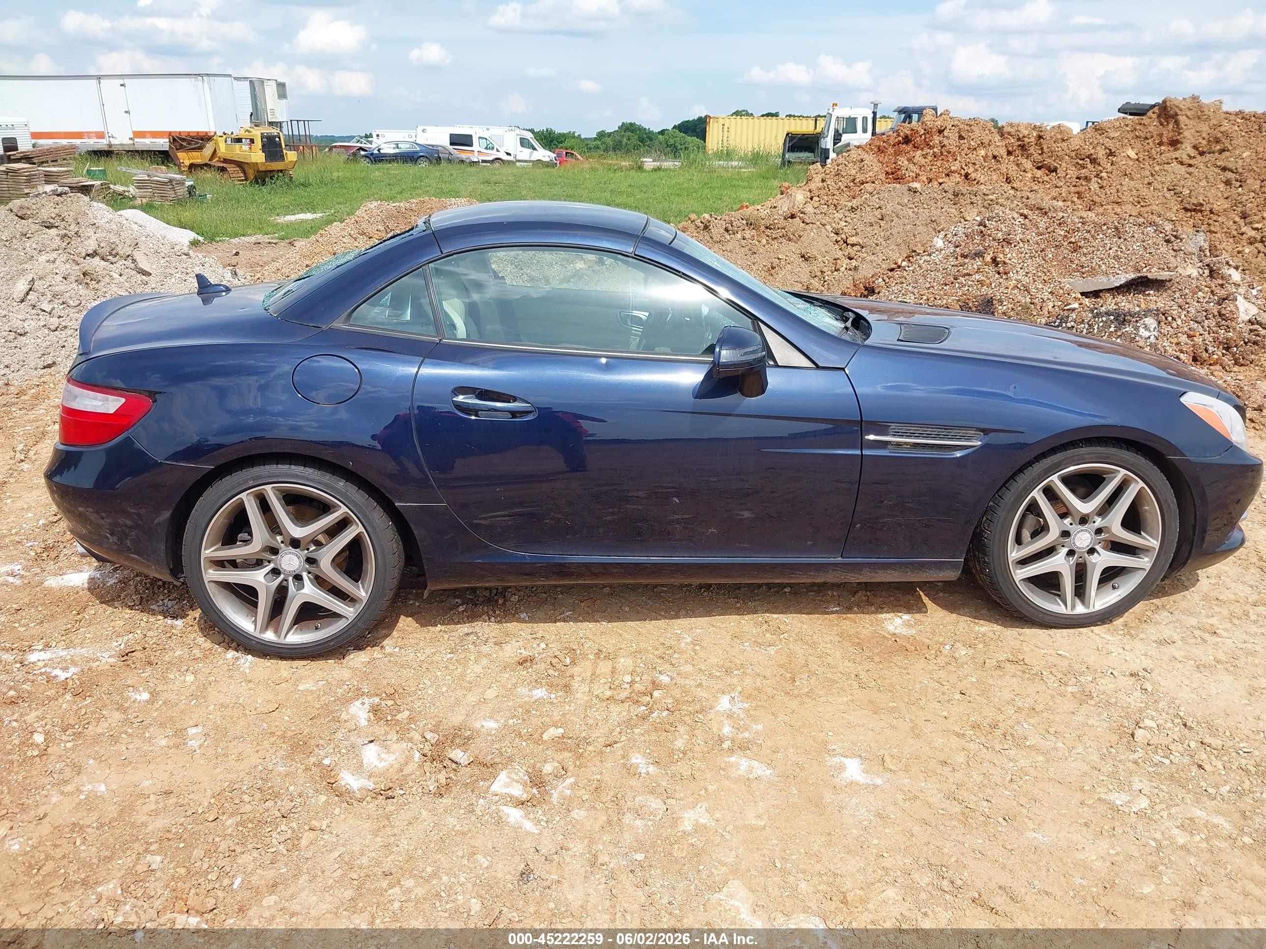 2013 Mercedes-benz Slk 250   Blue vin: WDDPK4HA0DF055652