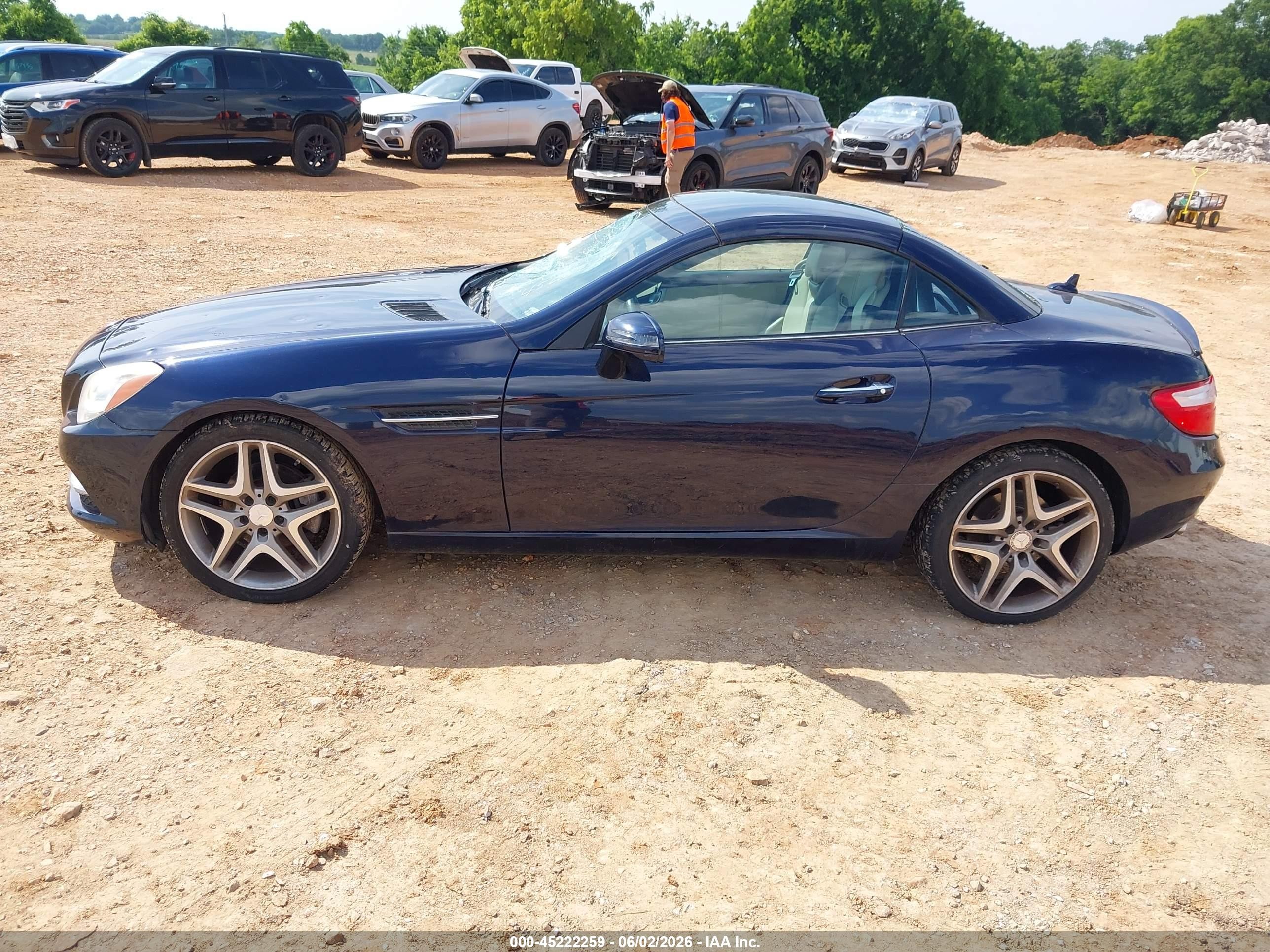 2013 Mercedes-benz Slk 250   Blue vin: WDDPK4HA0DF055652