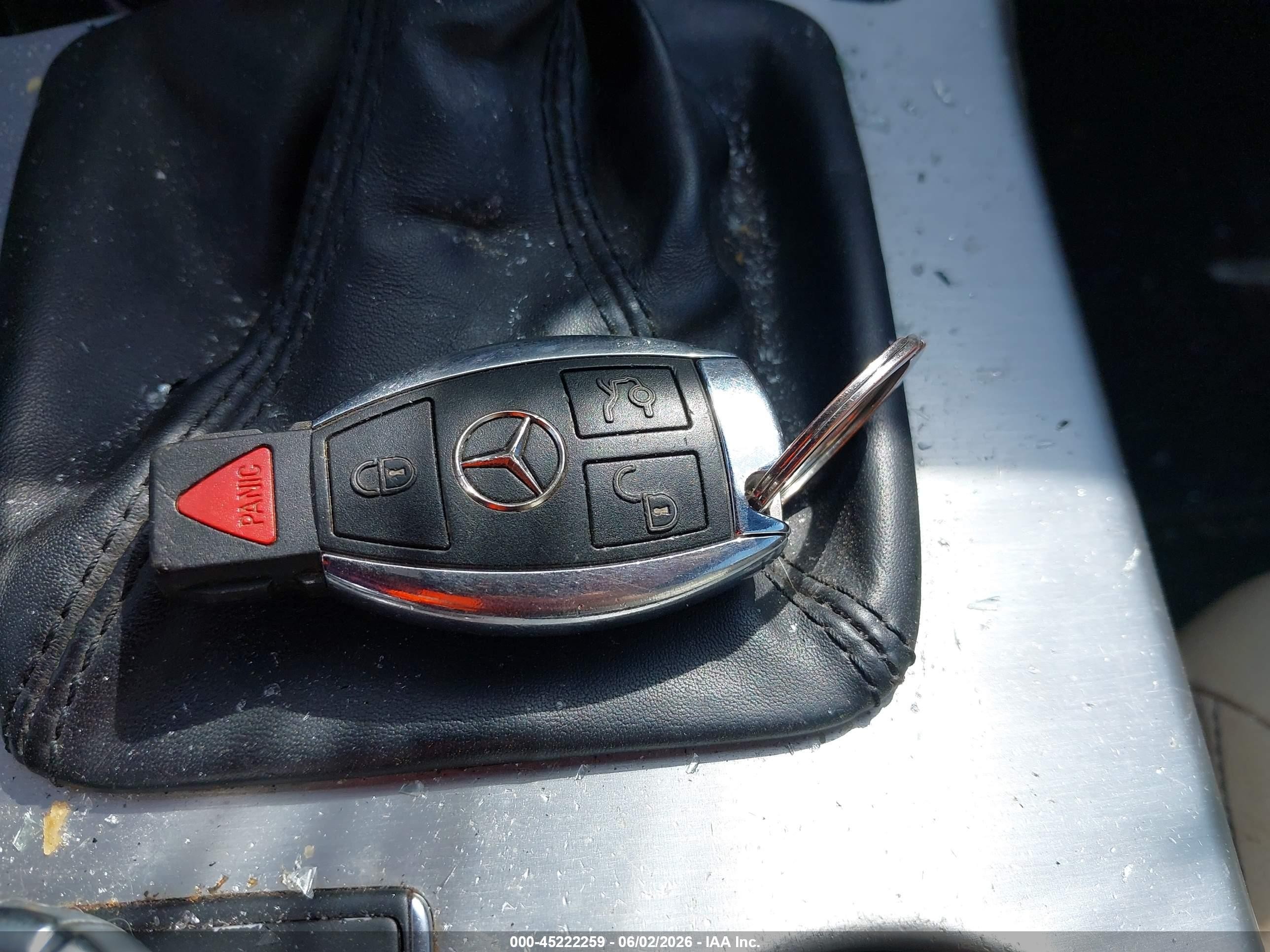 2013 Mercedes-benz Slk 250   Blue vin: WDDPK4HA0DF055652