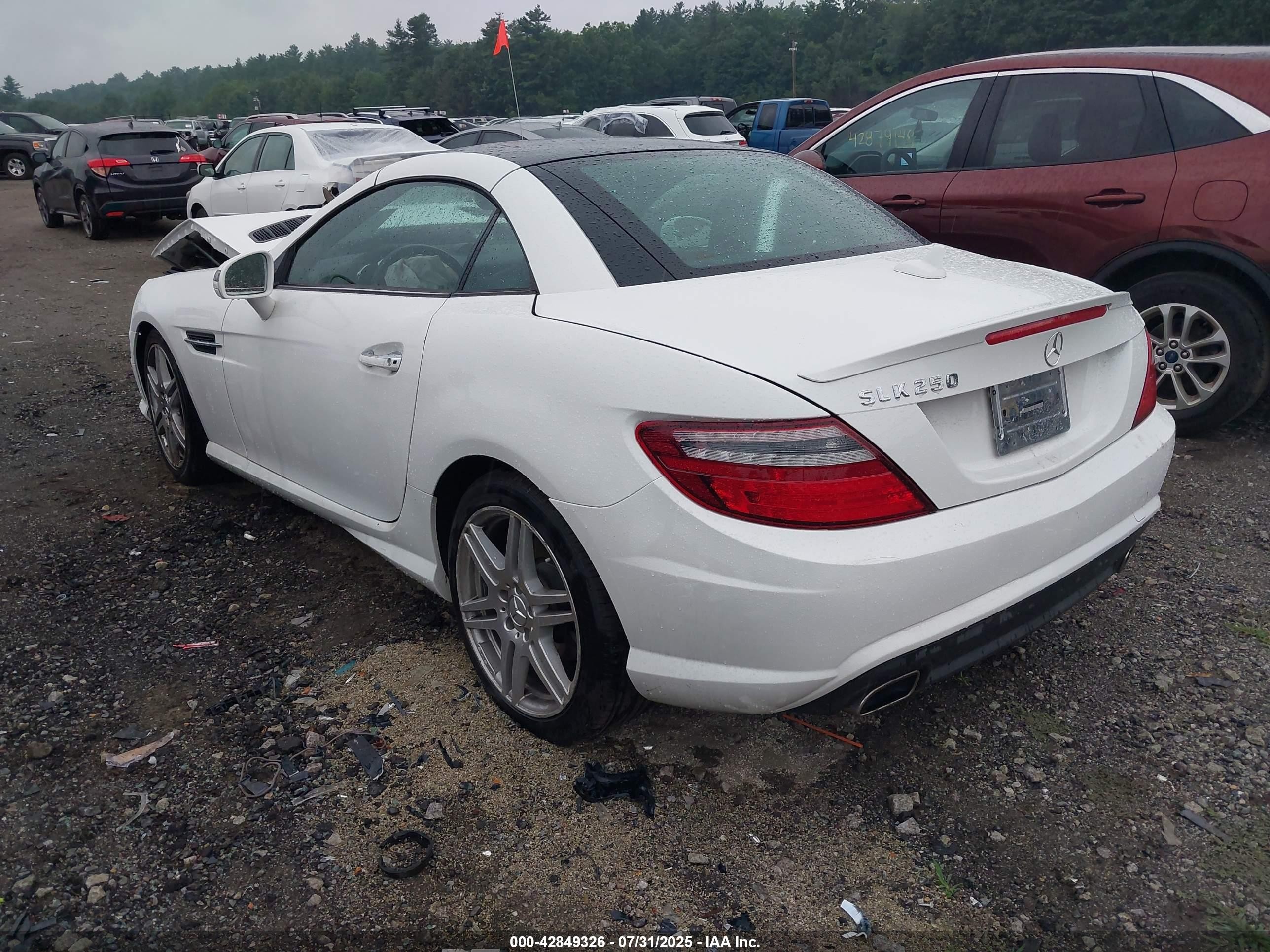 2014 Mercedes-benz Slk 250   White vin: WDDPK4HA0EF088507