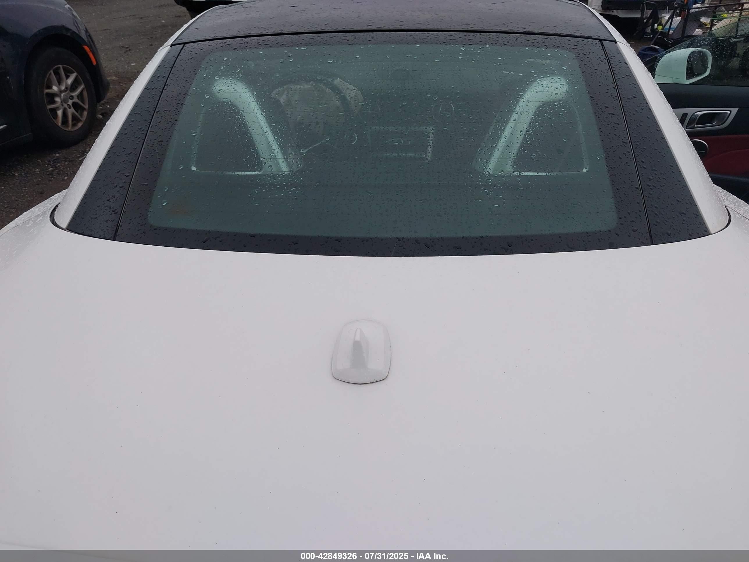 2014 Mercedes-benz Slk 250   White vin: WDDPK4HA0EF088507