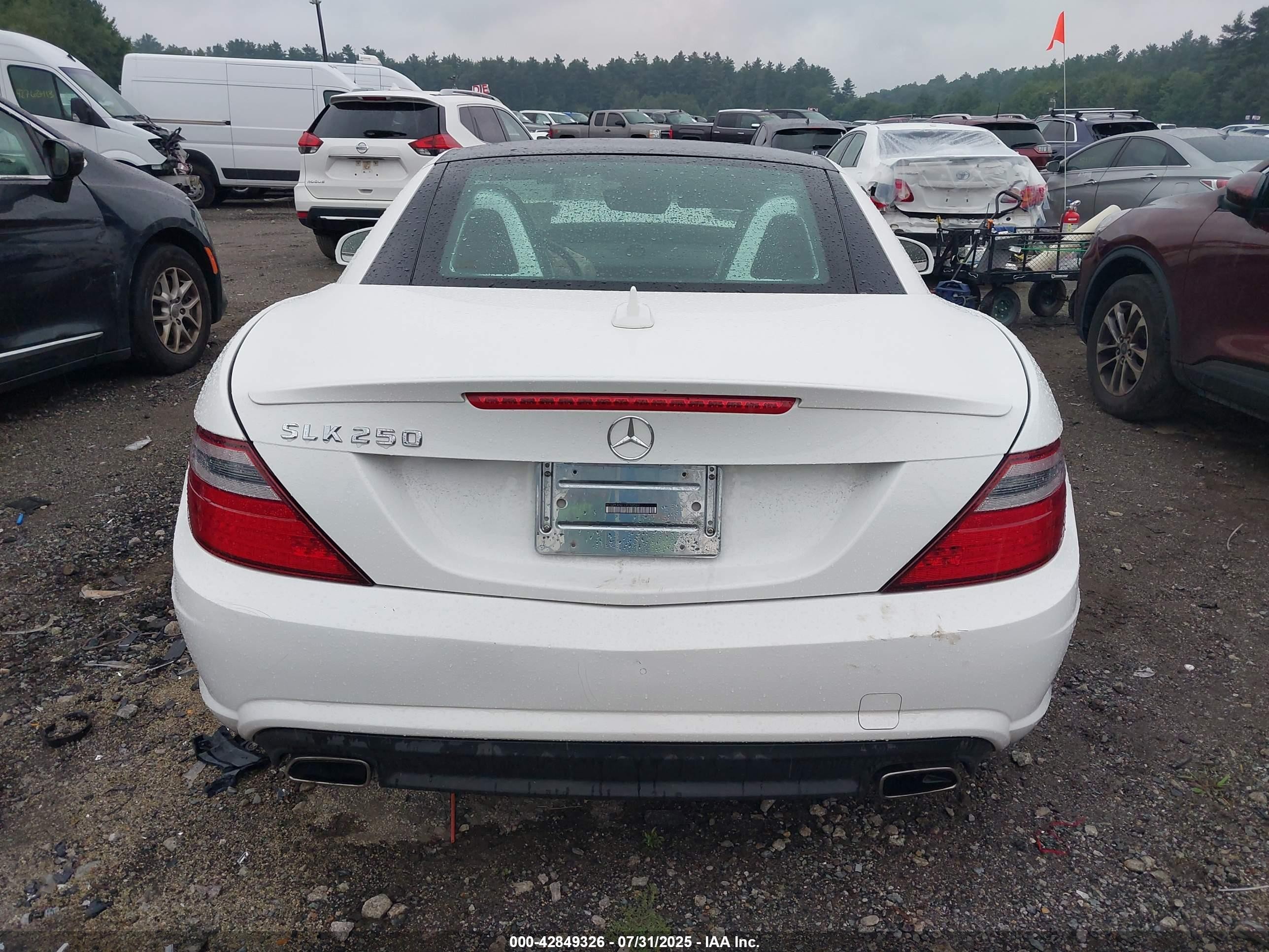 2014 Mercedes-benz Slk 250   White vin: WDDPK4HA0EF088507
