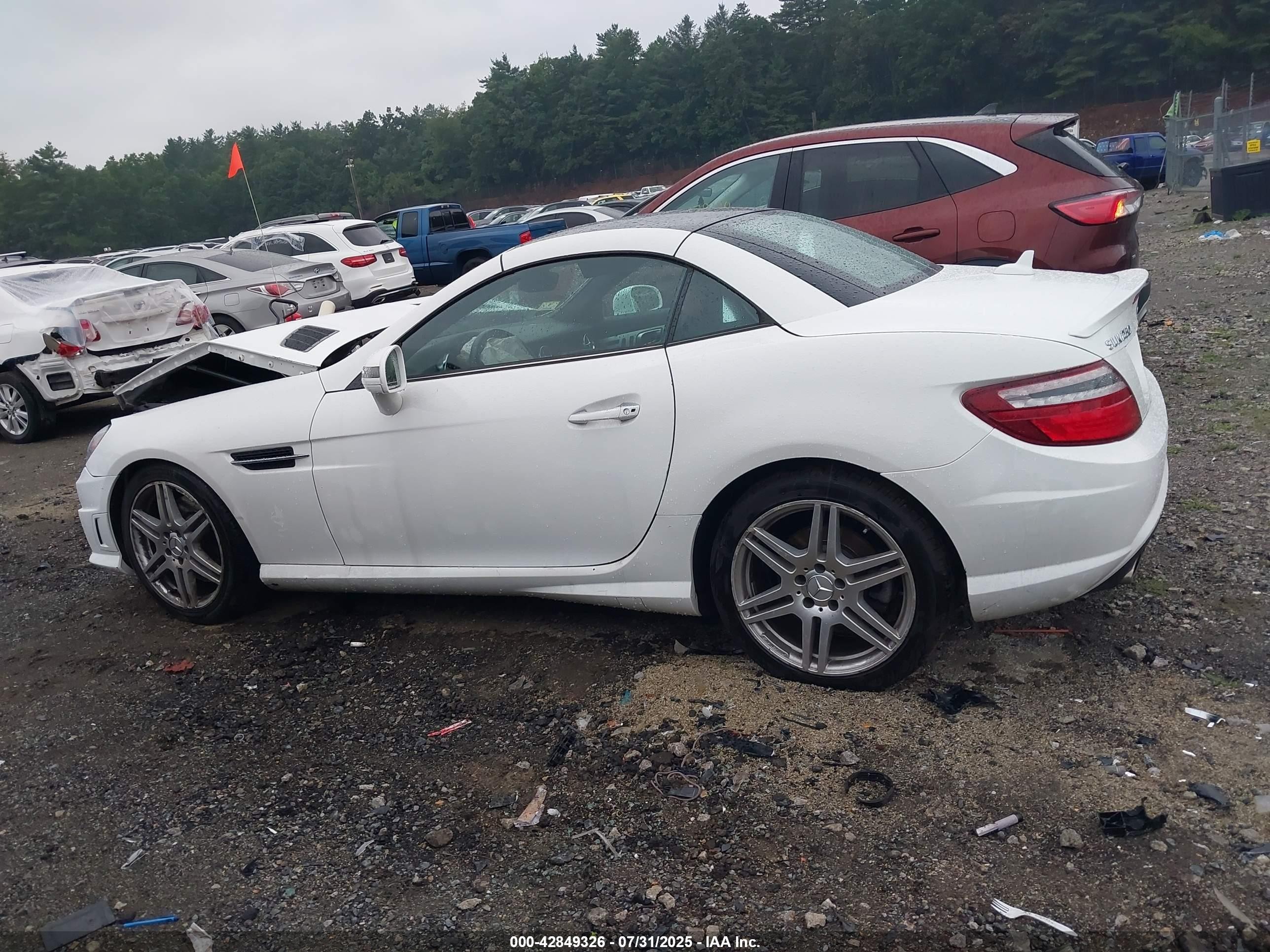 2014 Mercedes-benz Slk 250   White vin: WDDPK4HA0EF088507