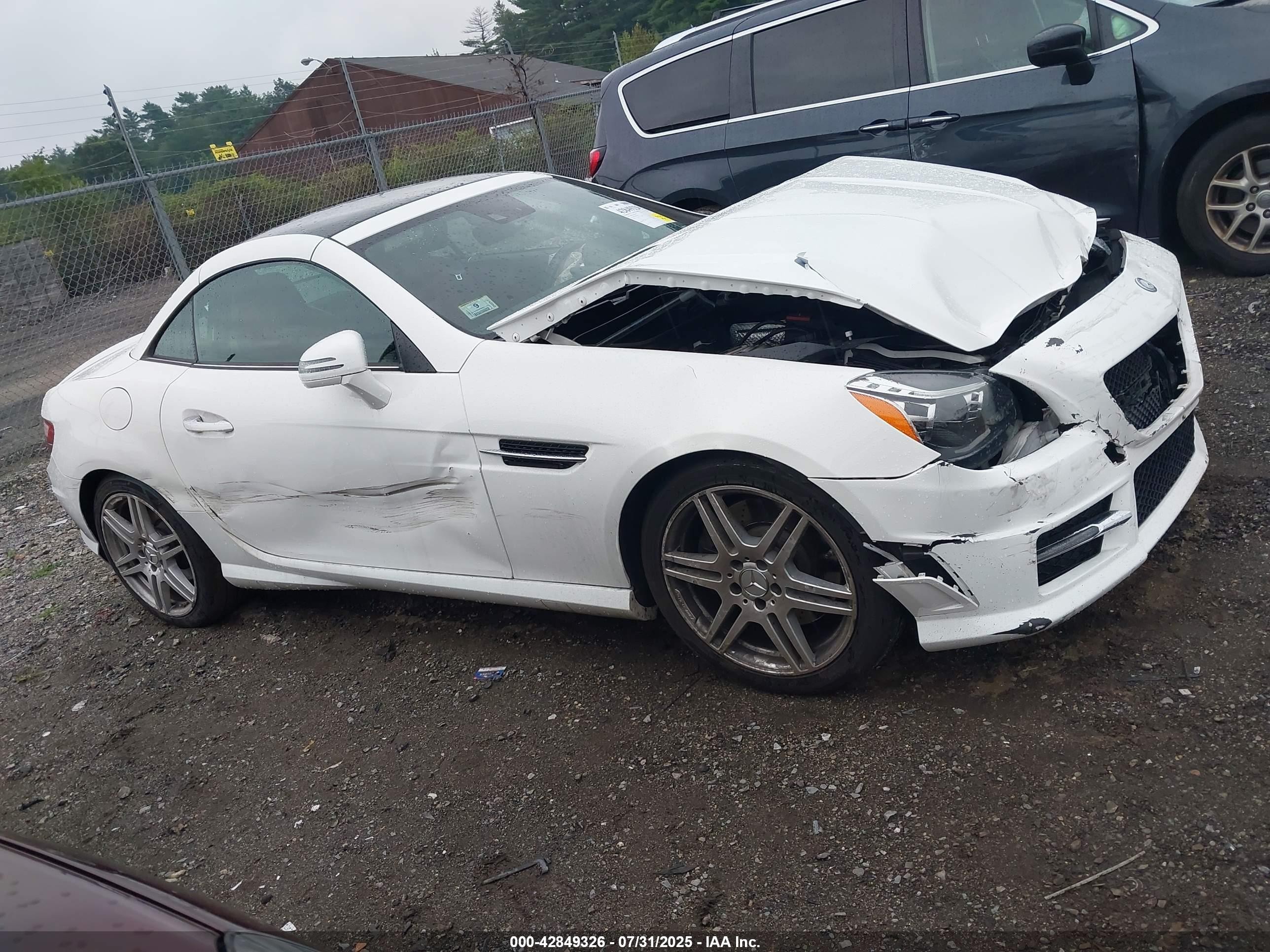 2014 Mercedes-benz Slk 250   White vin: WDDPK4HA0EF088507