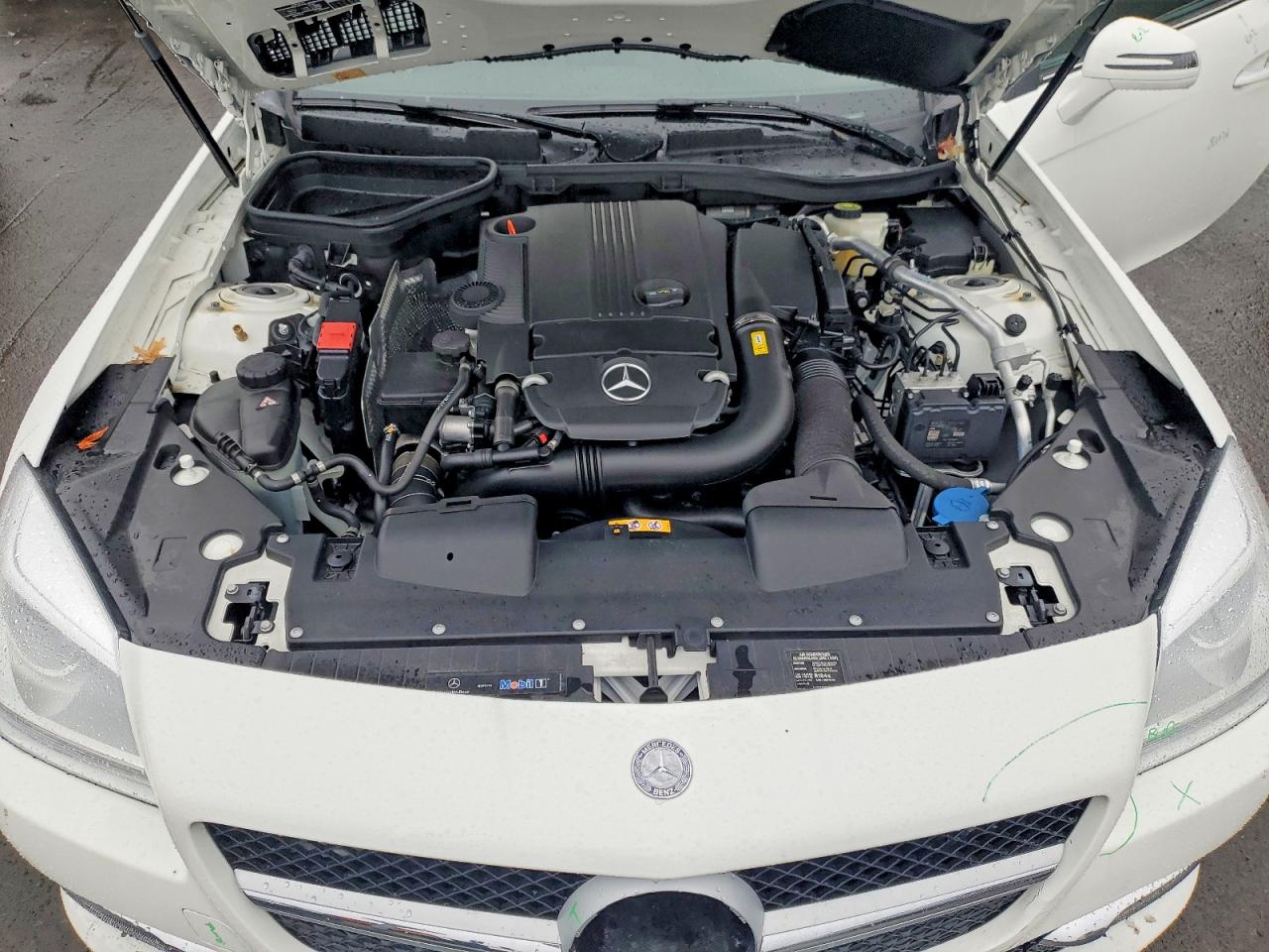 2014 Mercedes-benz Slk 250 White vin: WDDPK4HA0EF089107