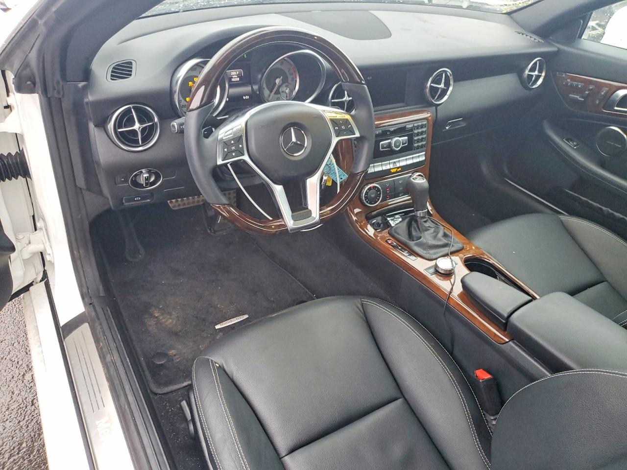 2014 Mercedes-benz Slk 250 White vin: WDDPK4HA0EF089107