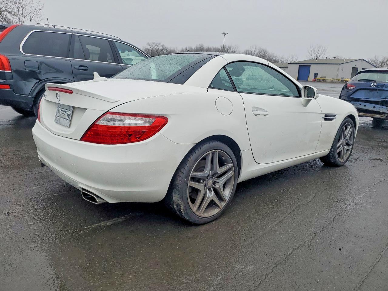 2014 Mercedes-benz Slk 250 White vin: WDDPK4HA0EF089107