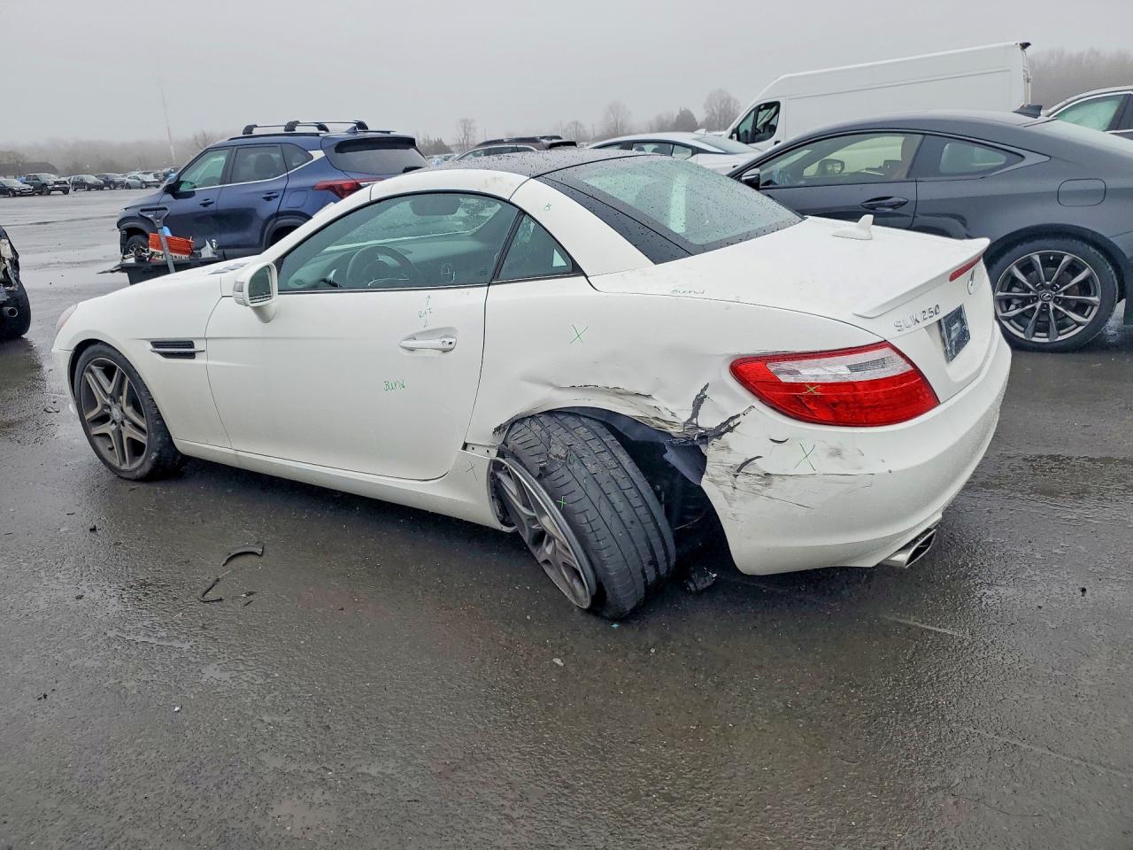 2014 Mercedes-benz Slk 250 White vin: WDDPK4HA0EF089107