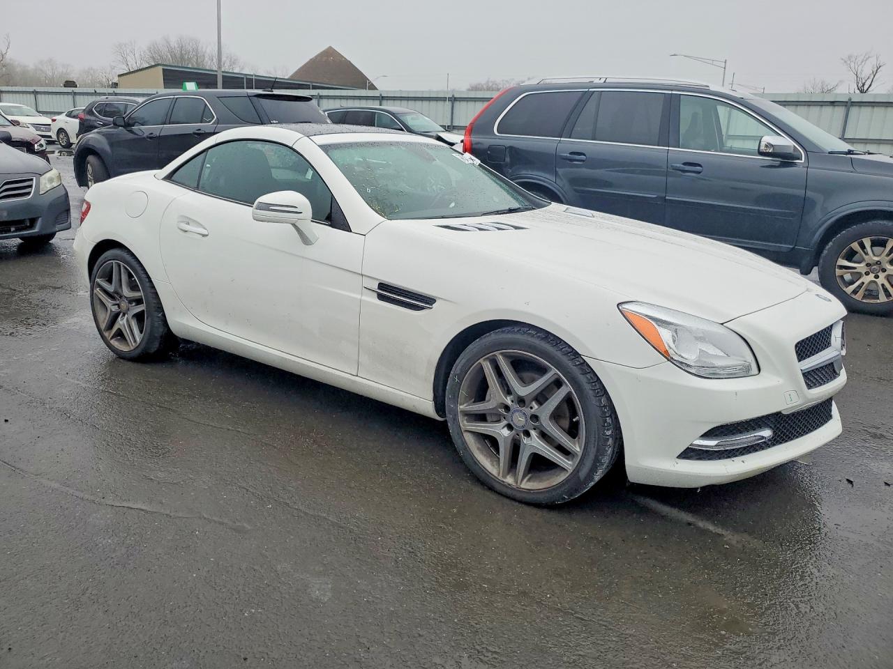 2014 Mercedes-benz Slk 250 White vin: WDDPK4HA0EF089107