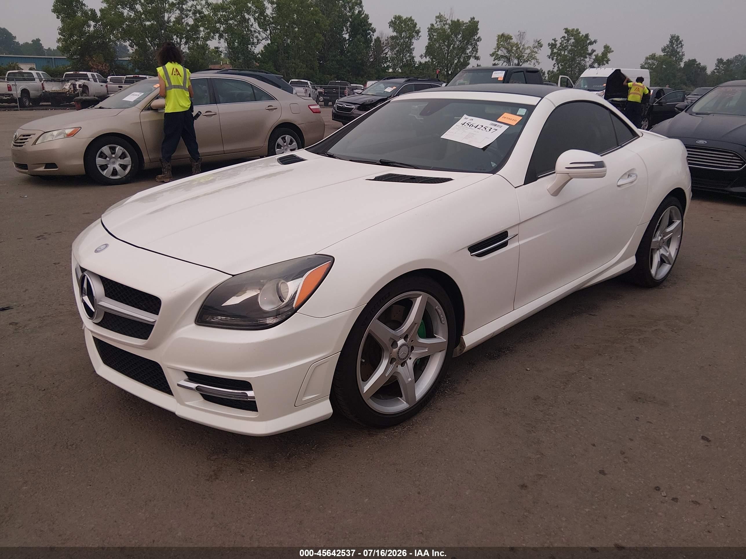 2014 Mercedes-benz Slk 250   Белый vin: WDDPK4HA1EF089634