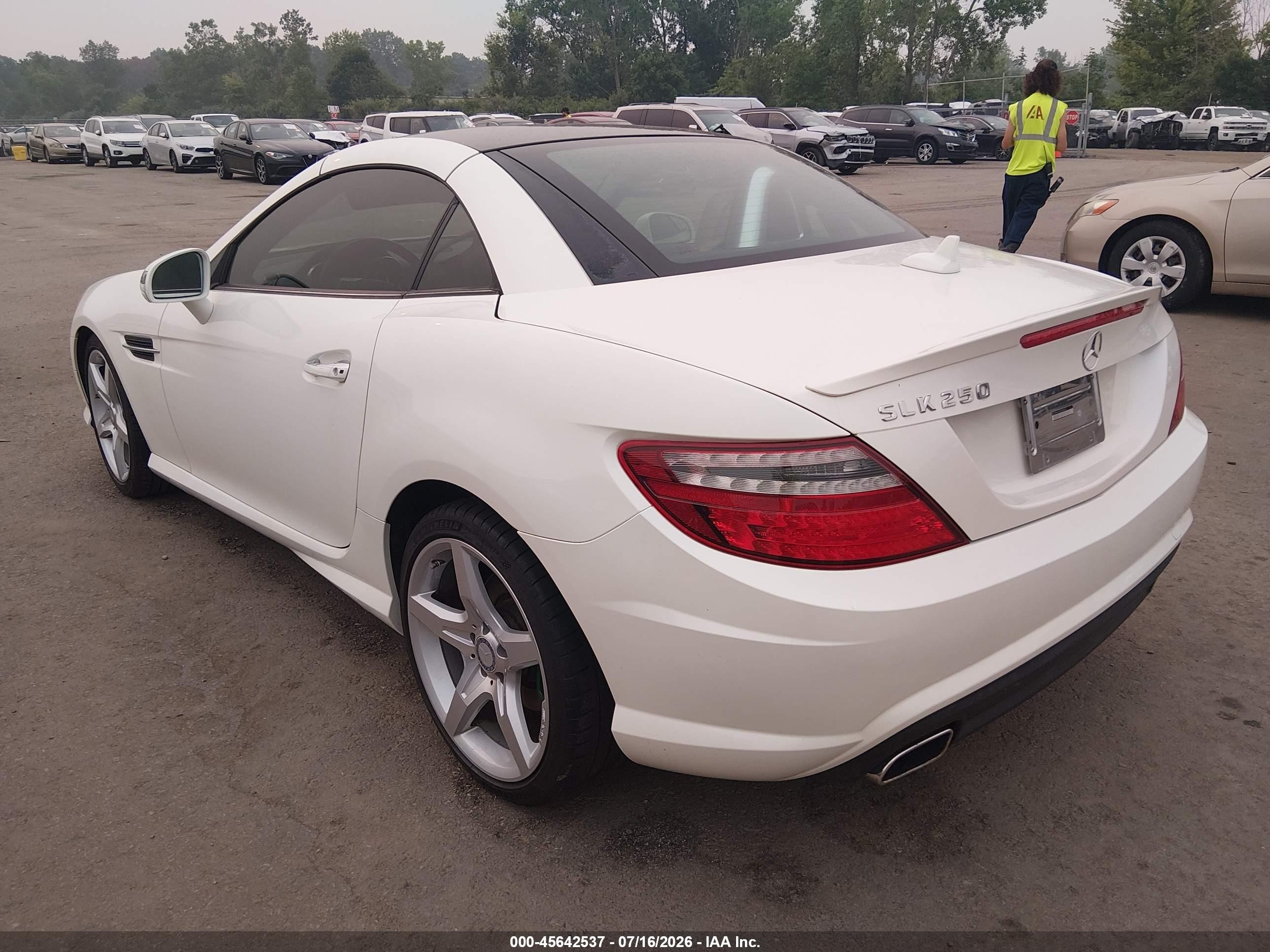 2014 Mercedes-benz Slk 250   Белый vin: WDDPK4HA1EF089634