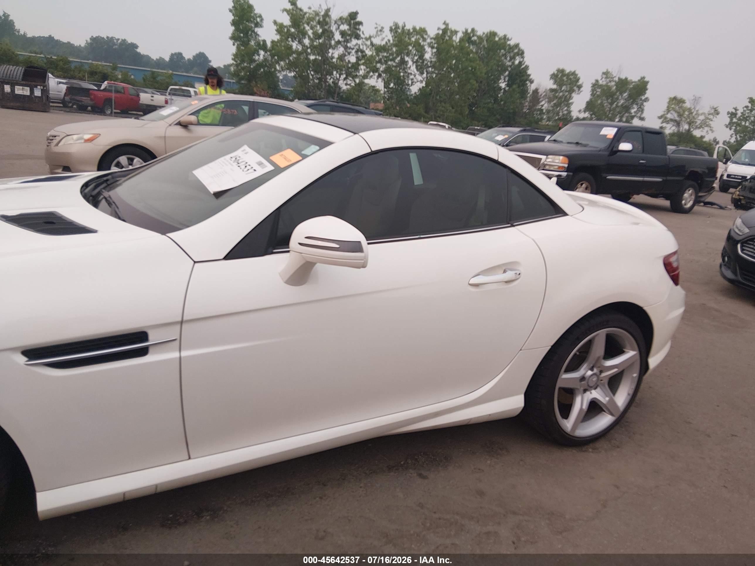 2014 Mercedes-benz Slk 250   Белый vin: WDDPK4HA1EF089634