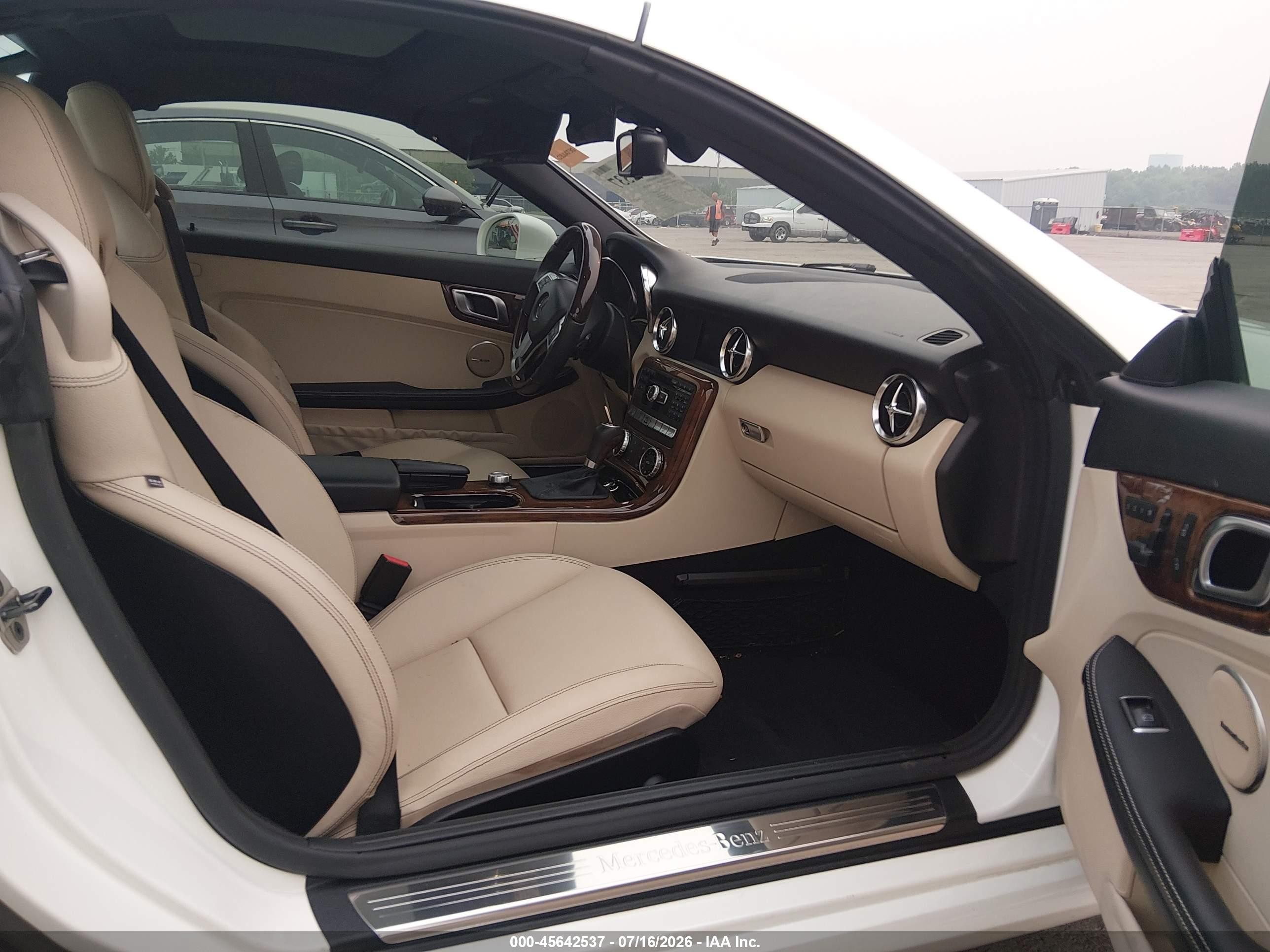 2014 Mercedes-benz Slk 250   Белый vin: WDDPK4HA1EF089634