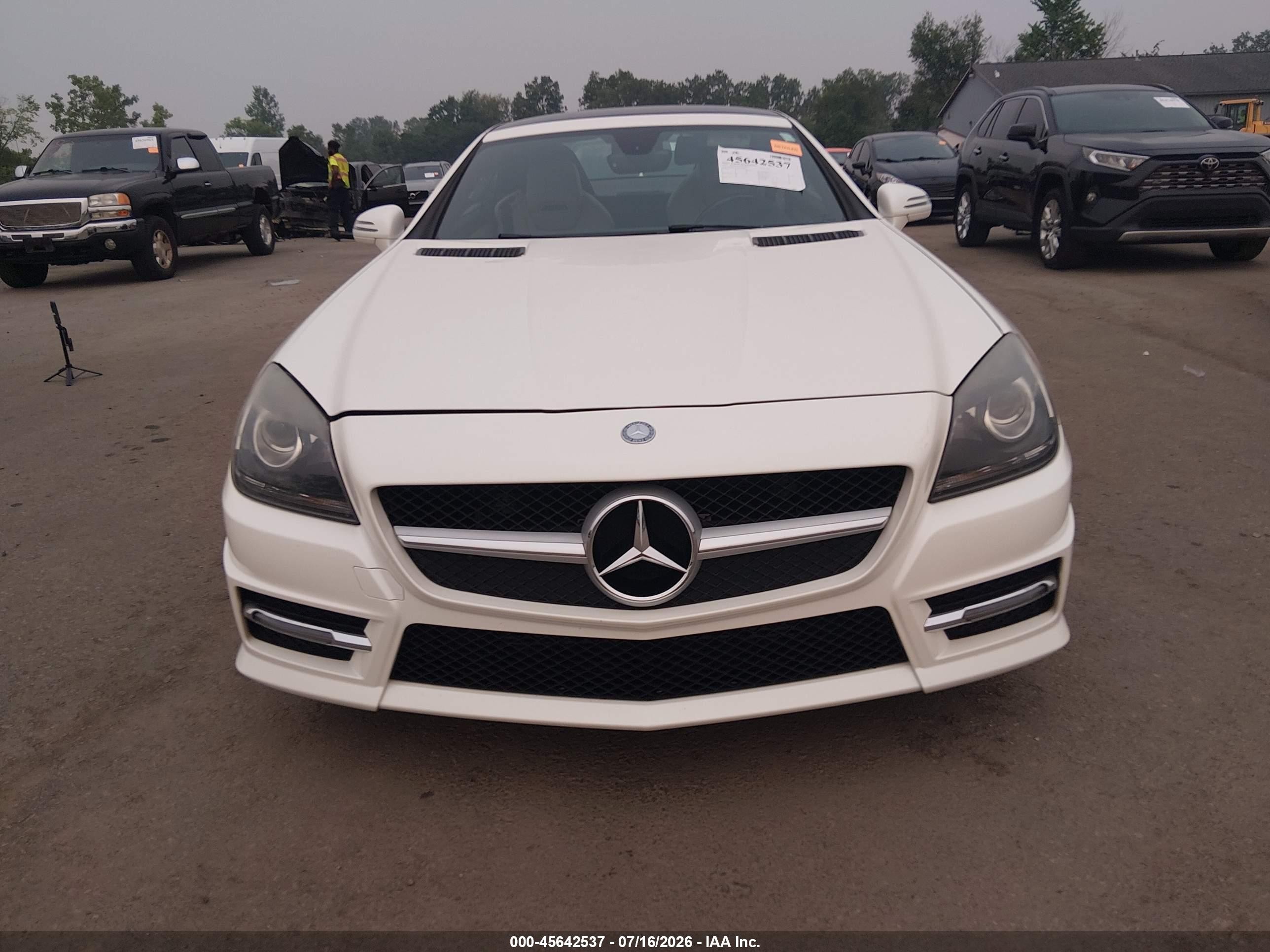 2014 Mercedes-benz Slk 250   Белый vin: WDDPK4HA1EF089634
