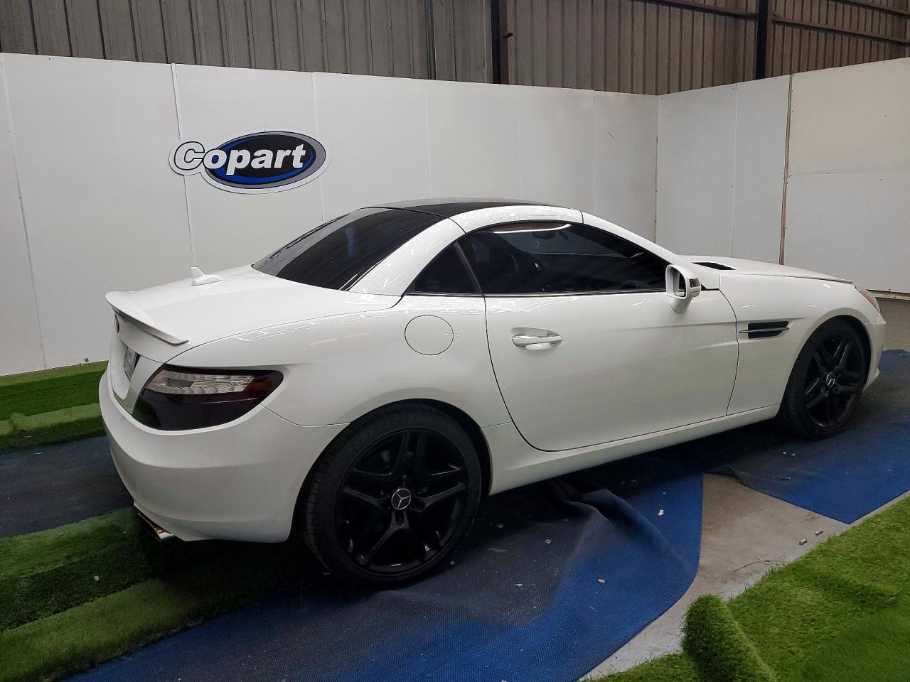 2015 Mercedes-benz Slk 250 White vin: WDDPK4HA1FF099369