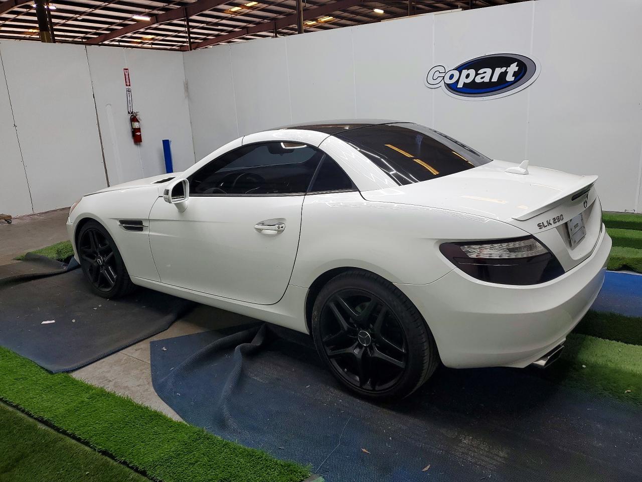2015 Mercedes-benz Slk 250 White vin: WDDPK4HA1FF099369
