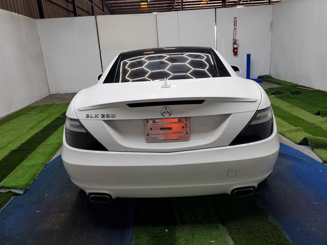 2015 Mercedes-benz Slk 250 White vin: WDDPK4HA1FF099369