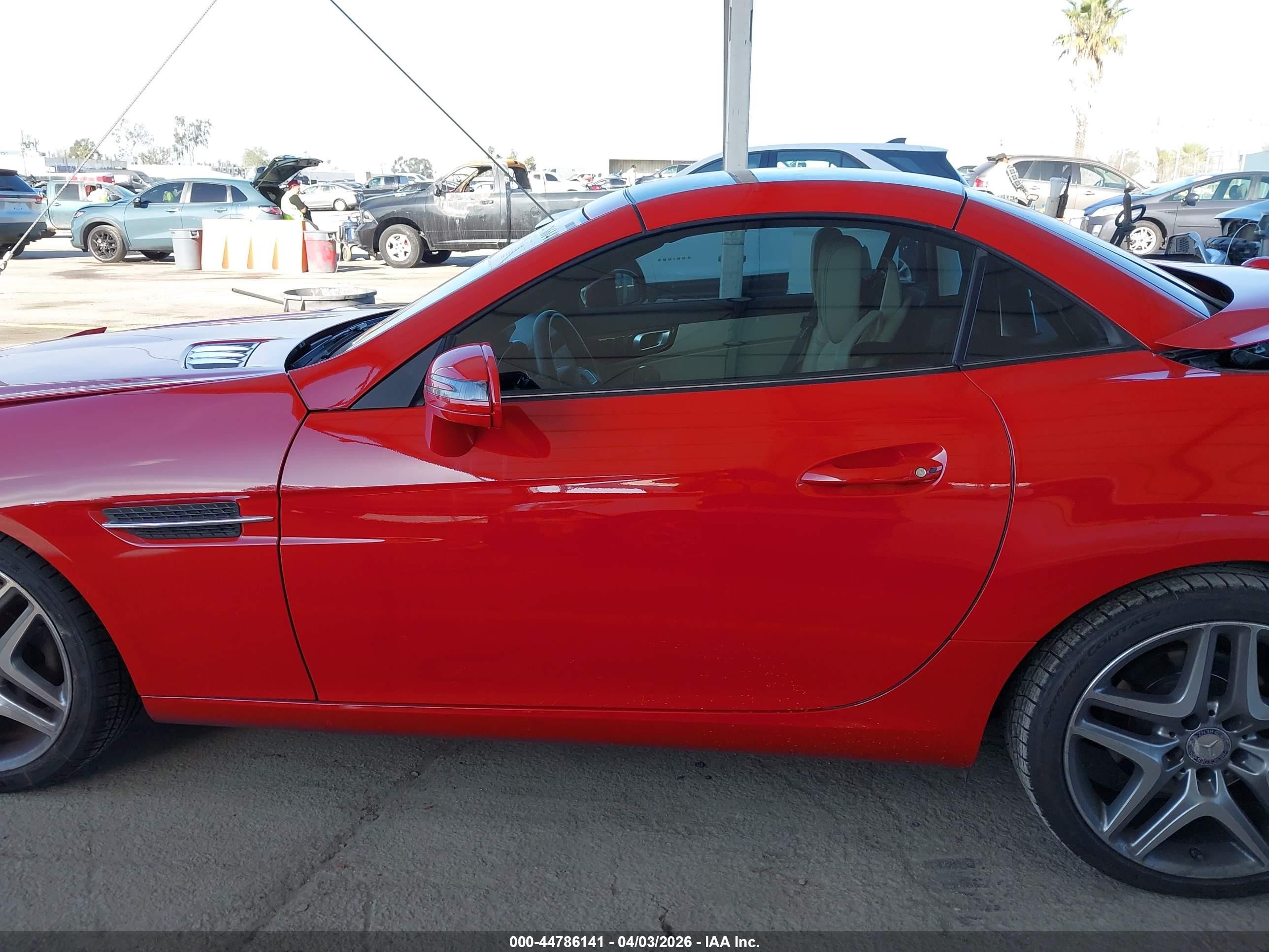 2015 Mercedes-benz Slk 250   Красный vin: WDDPK4HA1FF100908