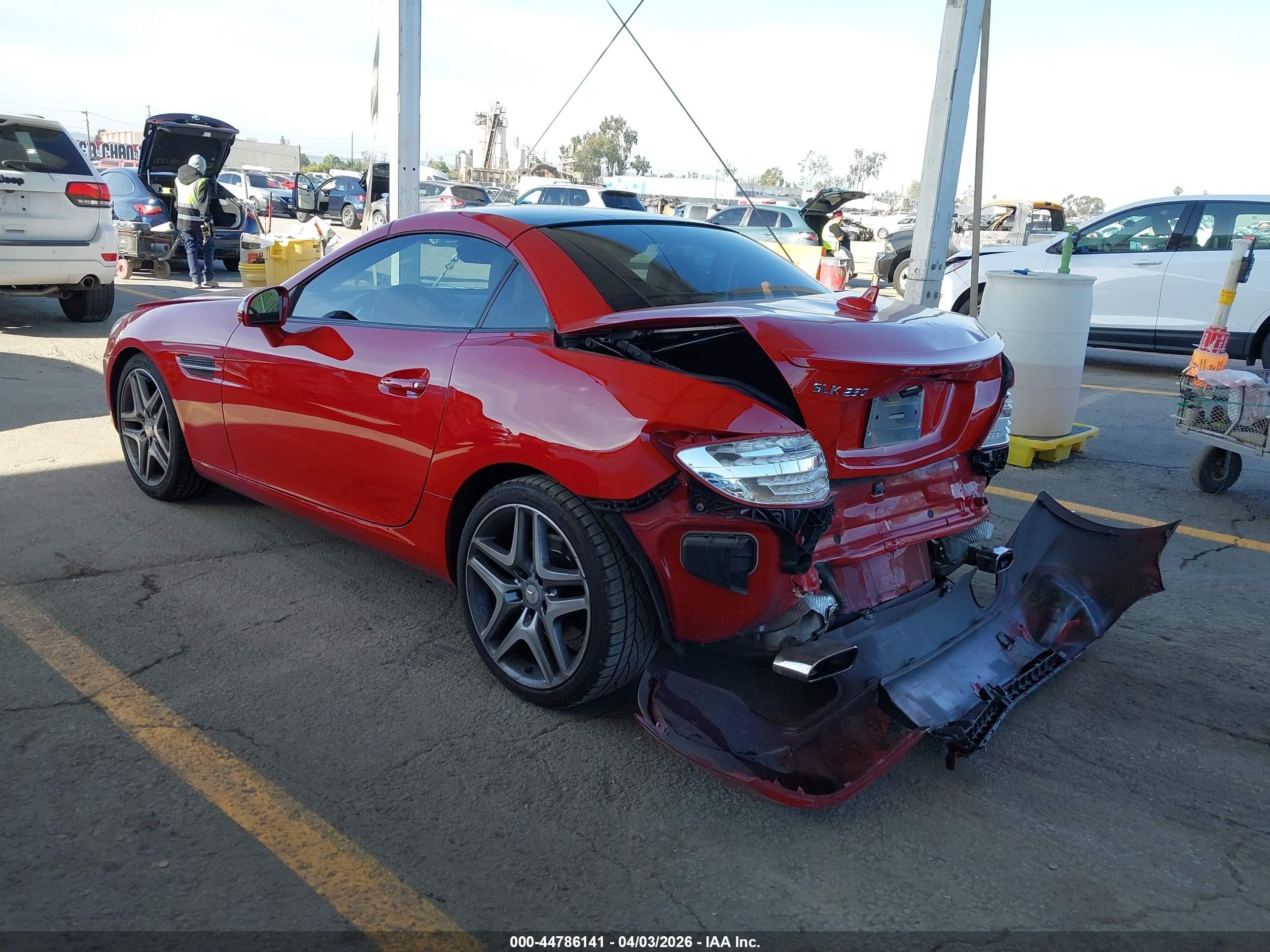 2015 Mercedes-benz Slk 250   Красный vin: WDDPK4HA1FF100908