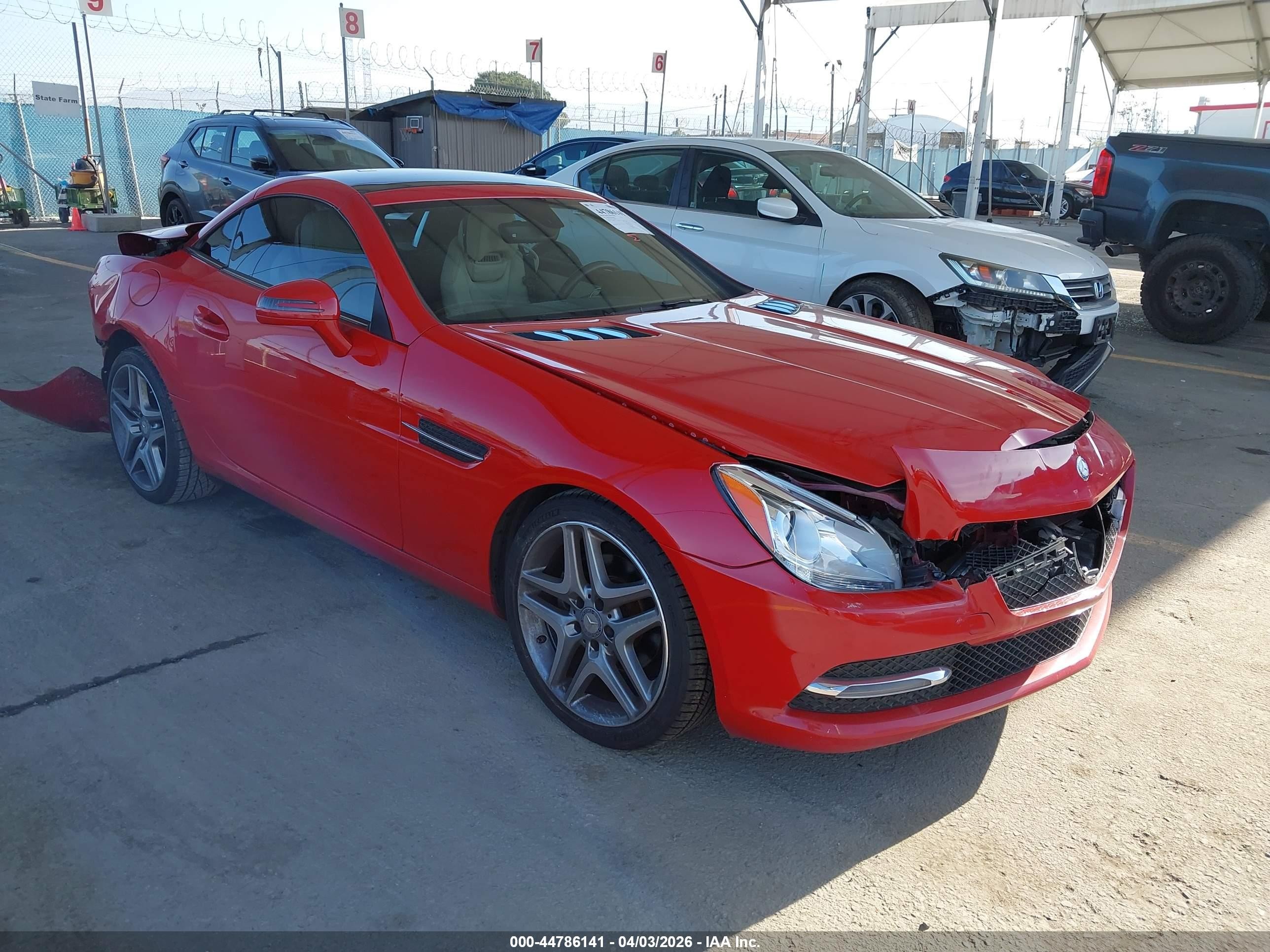 2015 Mercedes-benz Slk 250   Красный vin: WDDPK4HA1FF100908