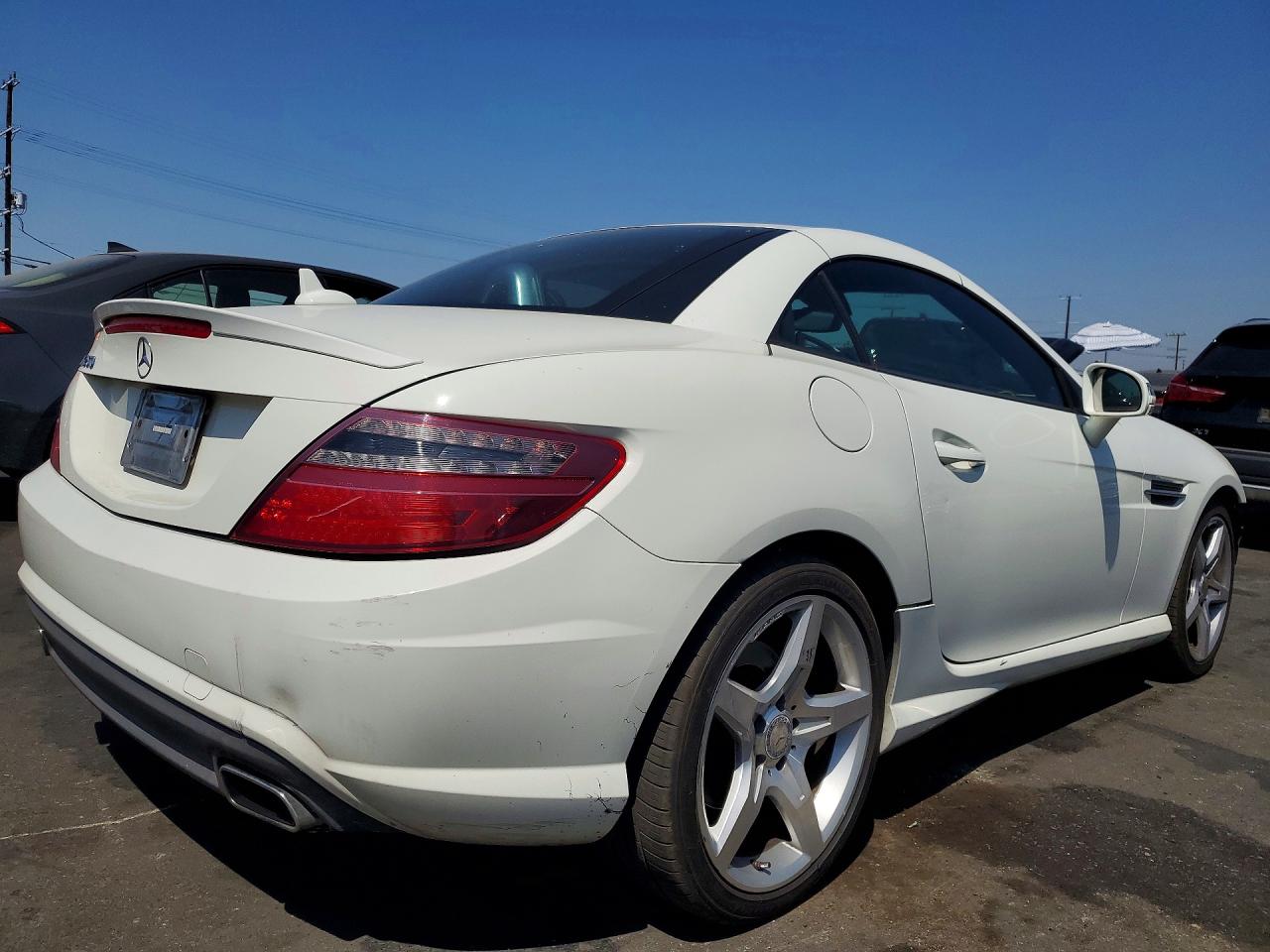 2013 Mercedes-benz Slk 250 White vin: WDDPK4HA2DF050758