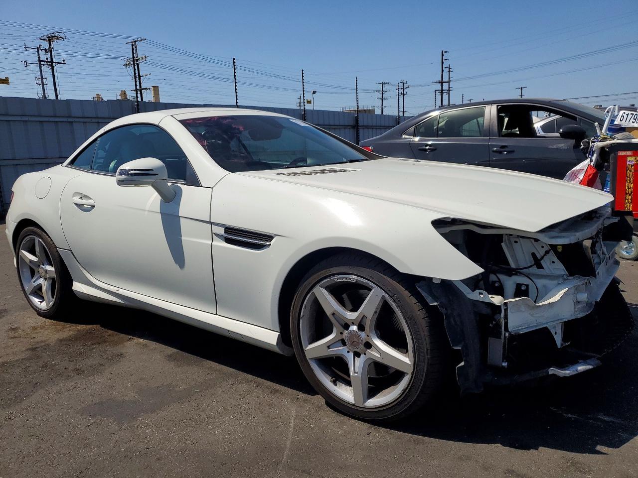 2013 Mercedes-benz Slk 250 White vin: WDDPK4HA2DF050758
