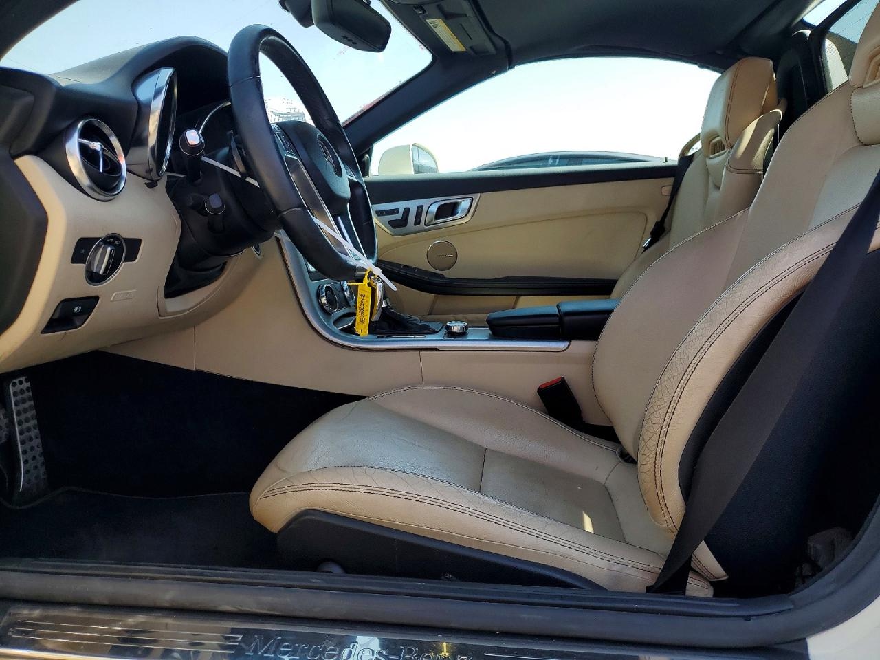 2013 Mercedes-benz Slk 250 White vin: WDDPK4HA2DF050758