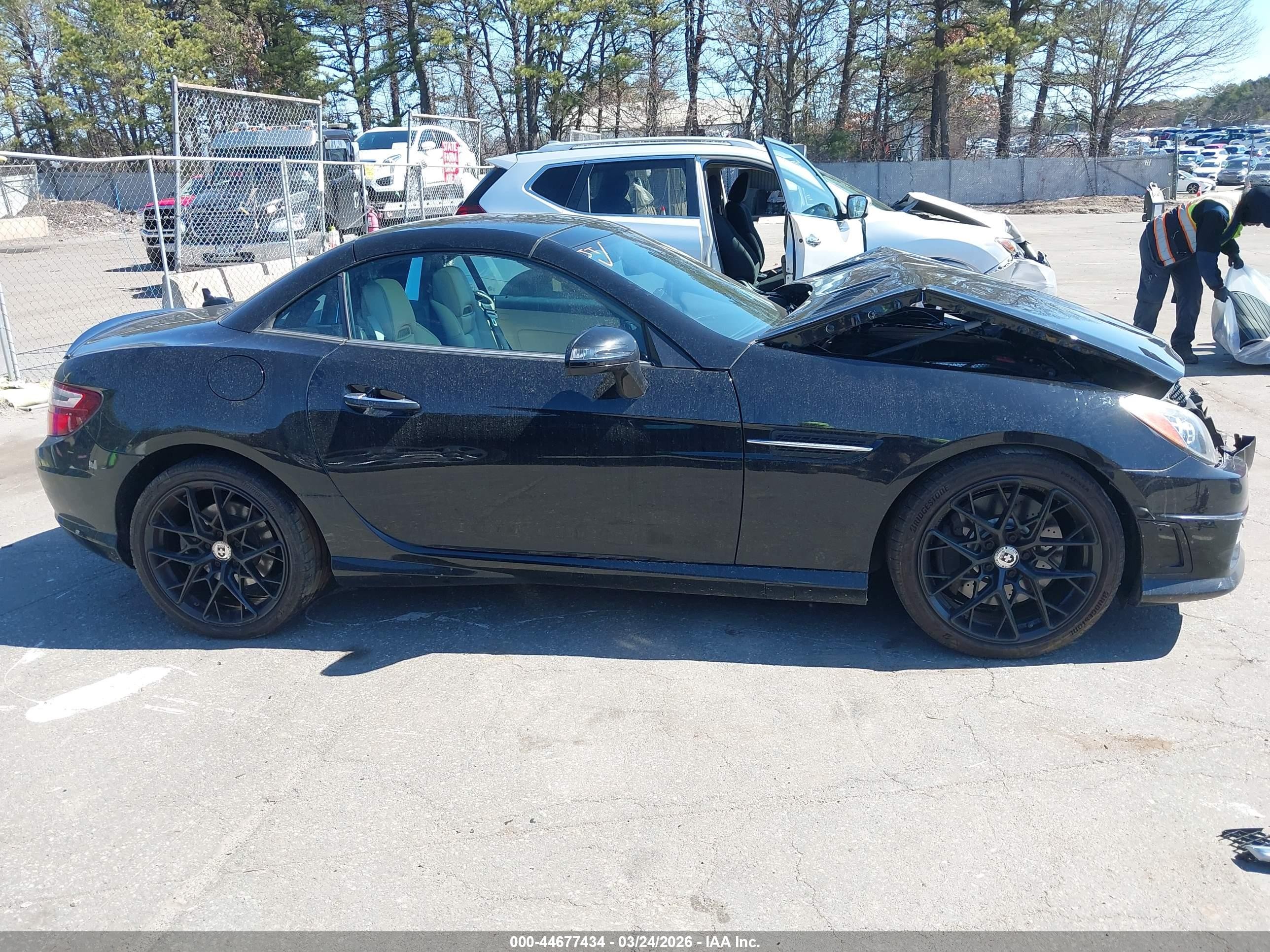 2013 Mercedes-benz Slk 250   Black vin: WDDPK4HA2DF051537