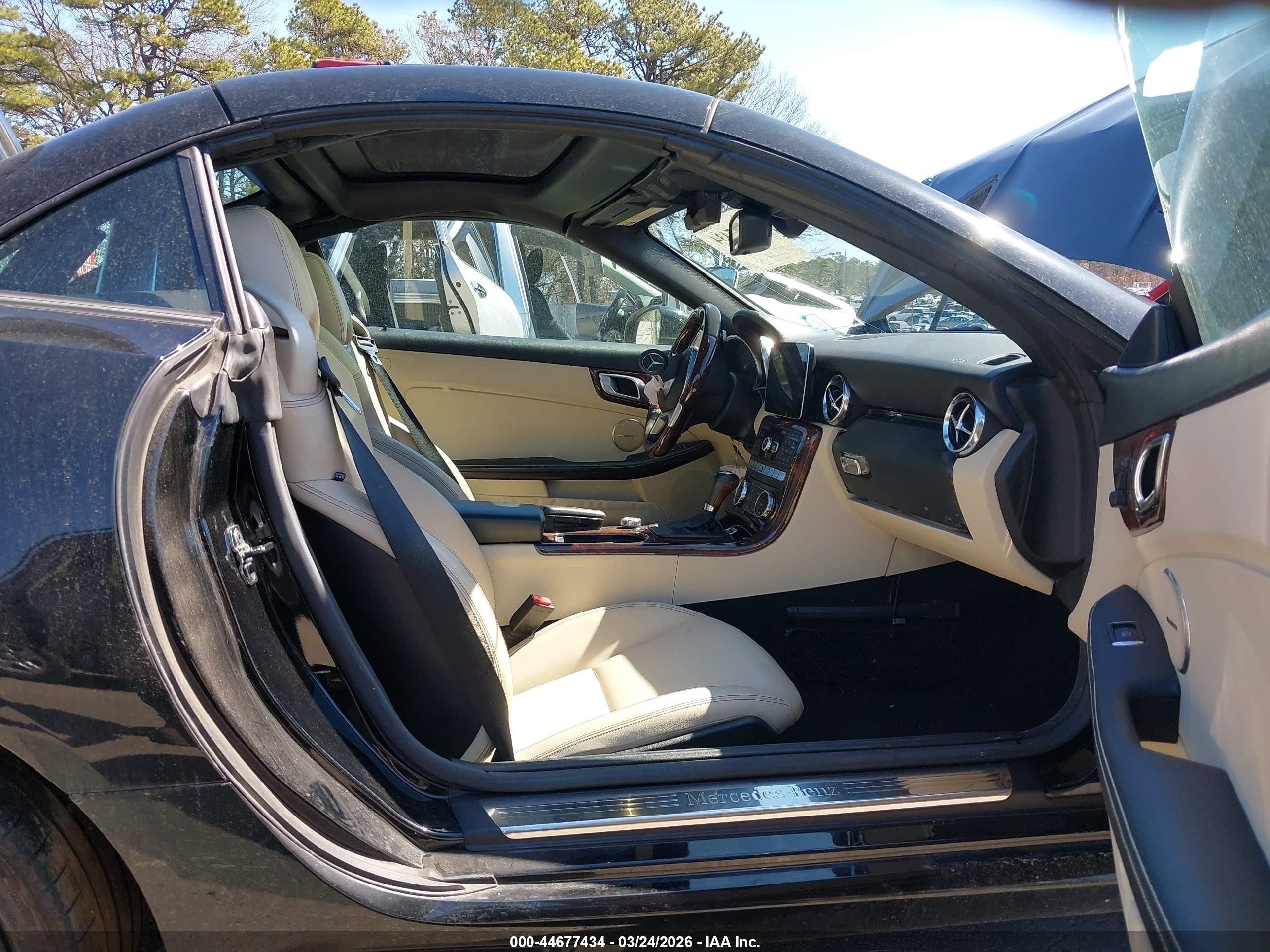 2013 Mercedes-benz Slk 250   Black vin: WDDPK4HA2DF051537
