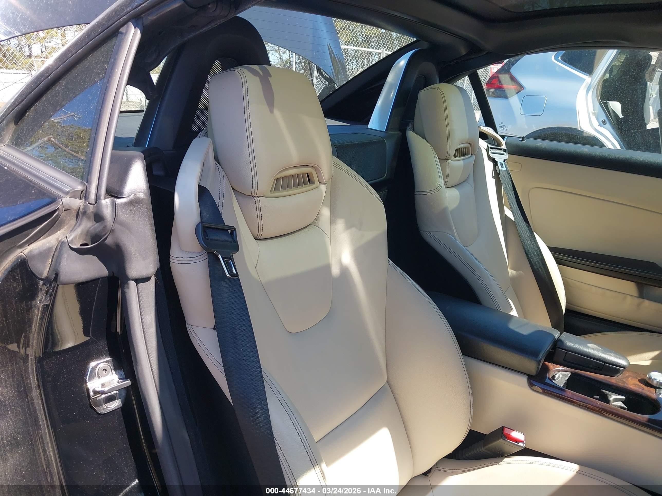 2013 Mercedes-benz Slk 250   Black vin: WDDPK4HA2DF051537