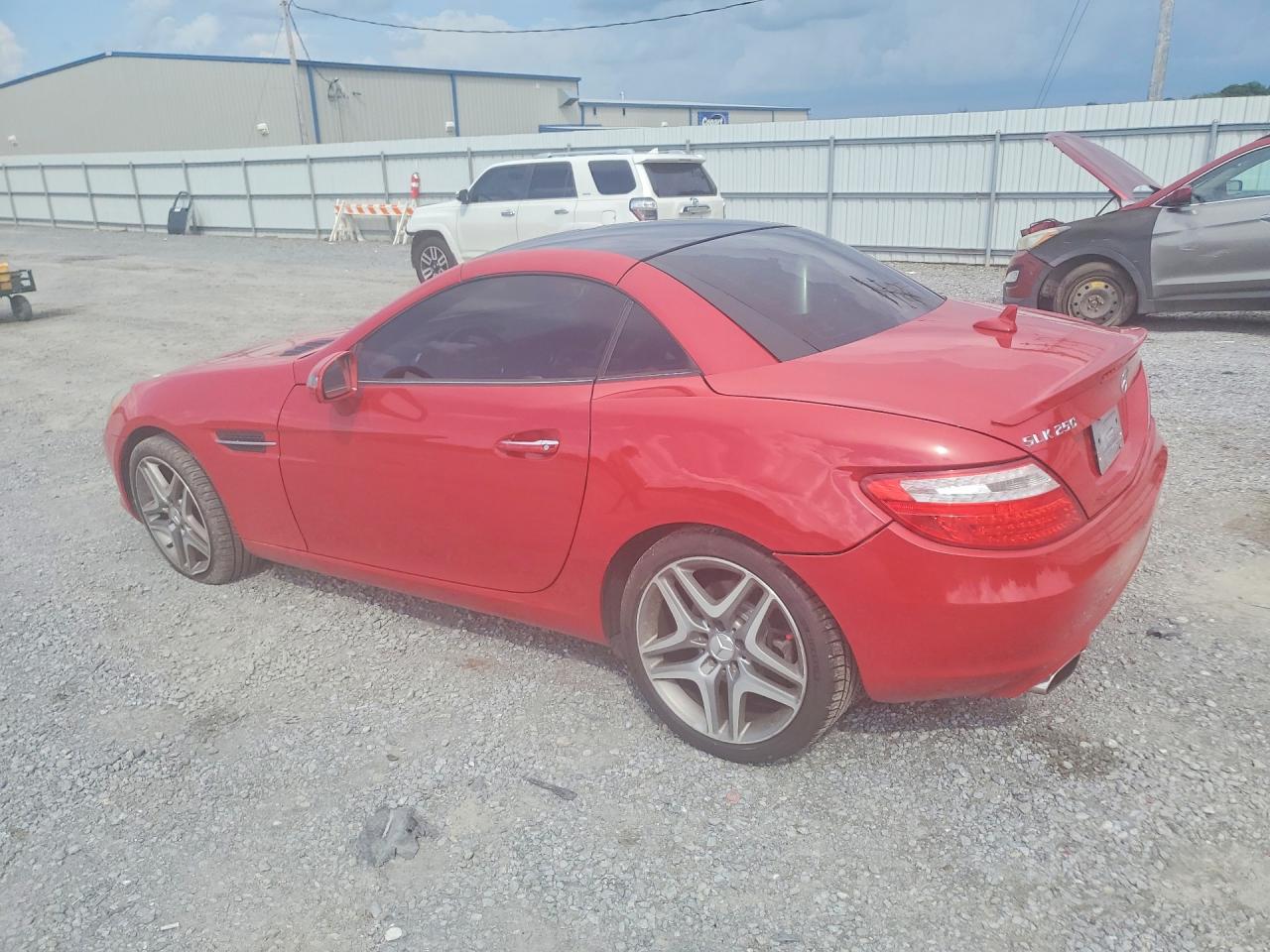 2015 Mercedes-benz Slk 250 Red vin: WDDPK4HA2FF113103