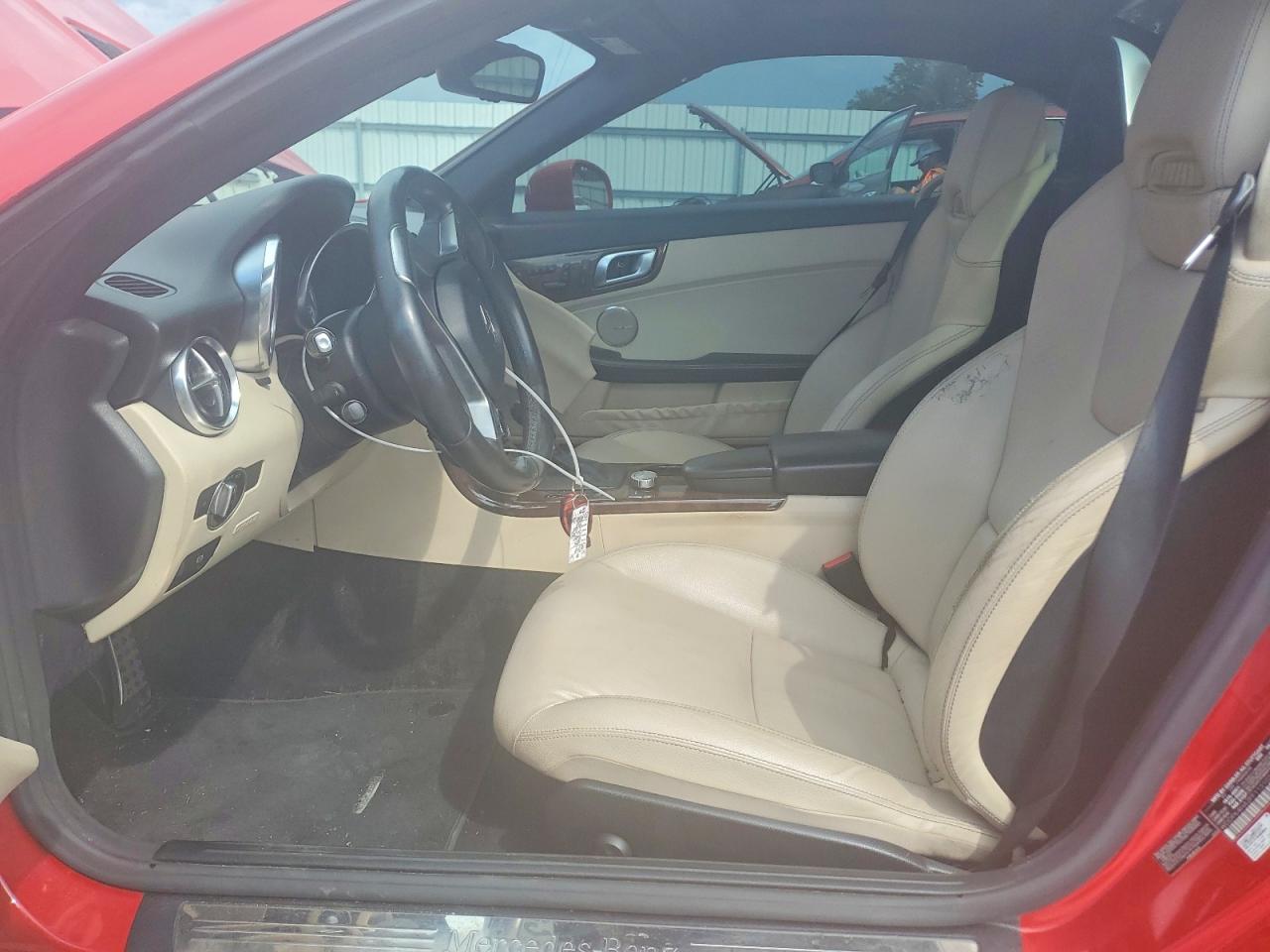2015 Mercedes-benz Slk 250 Red vin: WDDPK4HA2FF113103