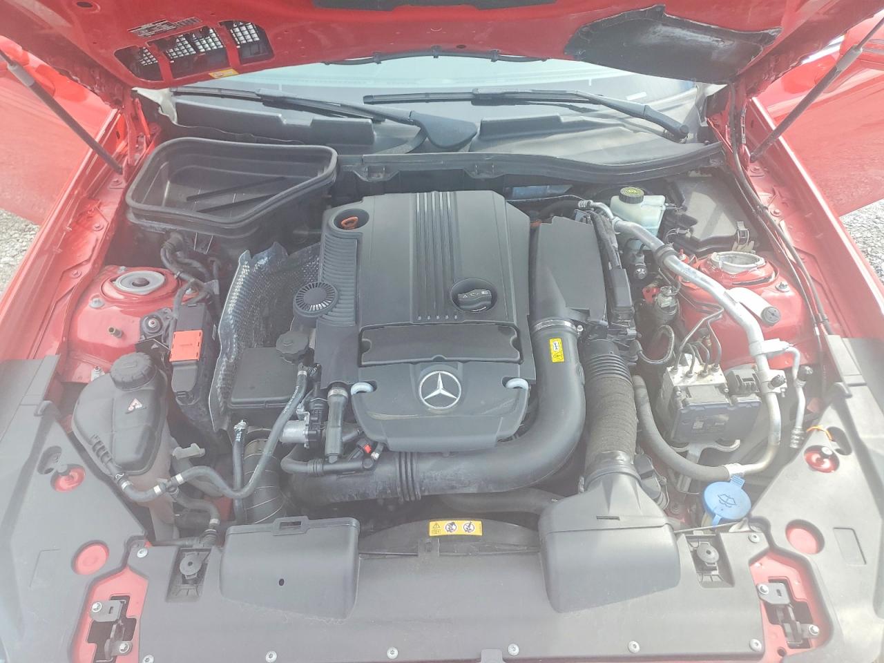 2015 Mercedes-benz Slk 250 Red vin: WDDPK4HA2FF113103