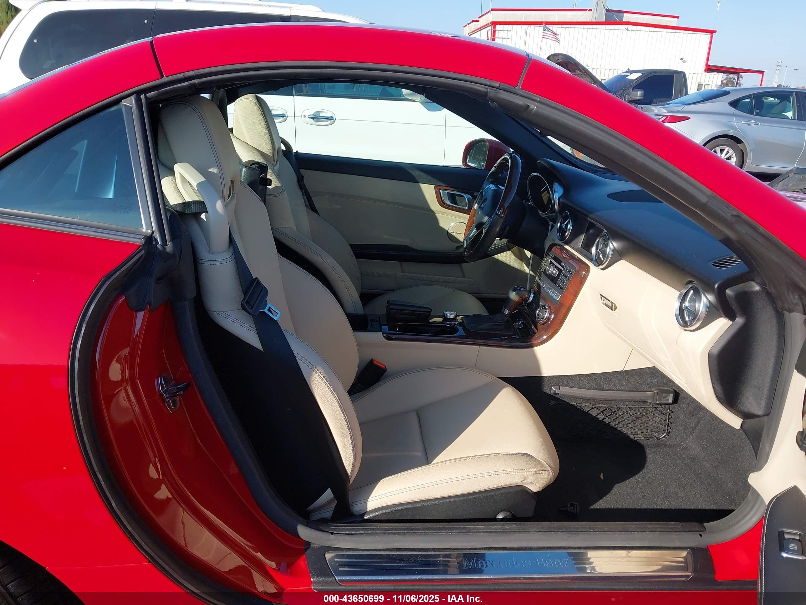 2013 Mercedes-benz Slk 250   Red vin: WDDPK4HA3DF049957