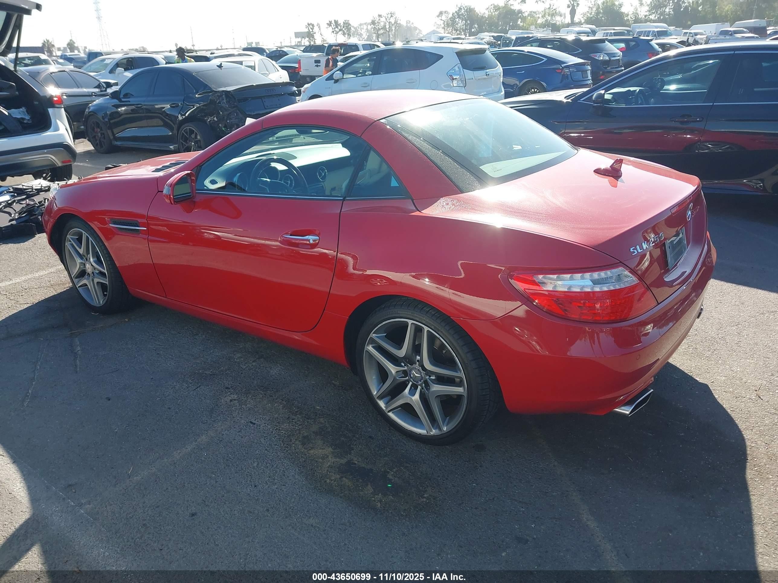 2013 Mercedes-benz Slk 250   Red vin: WDDPK4HA3DF049957