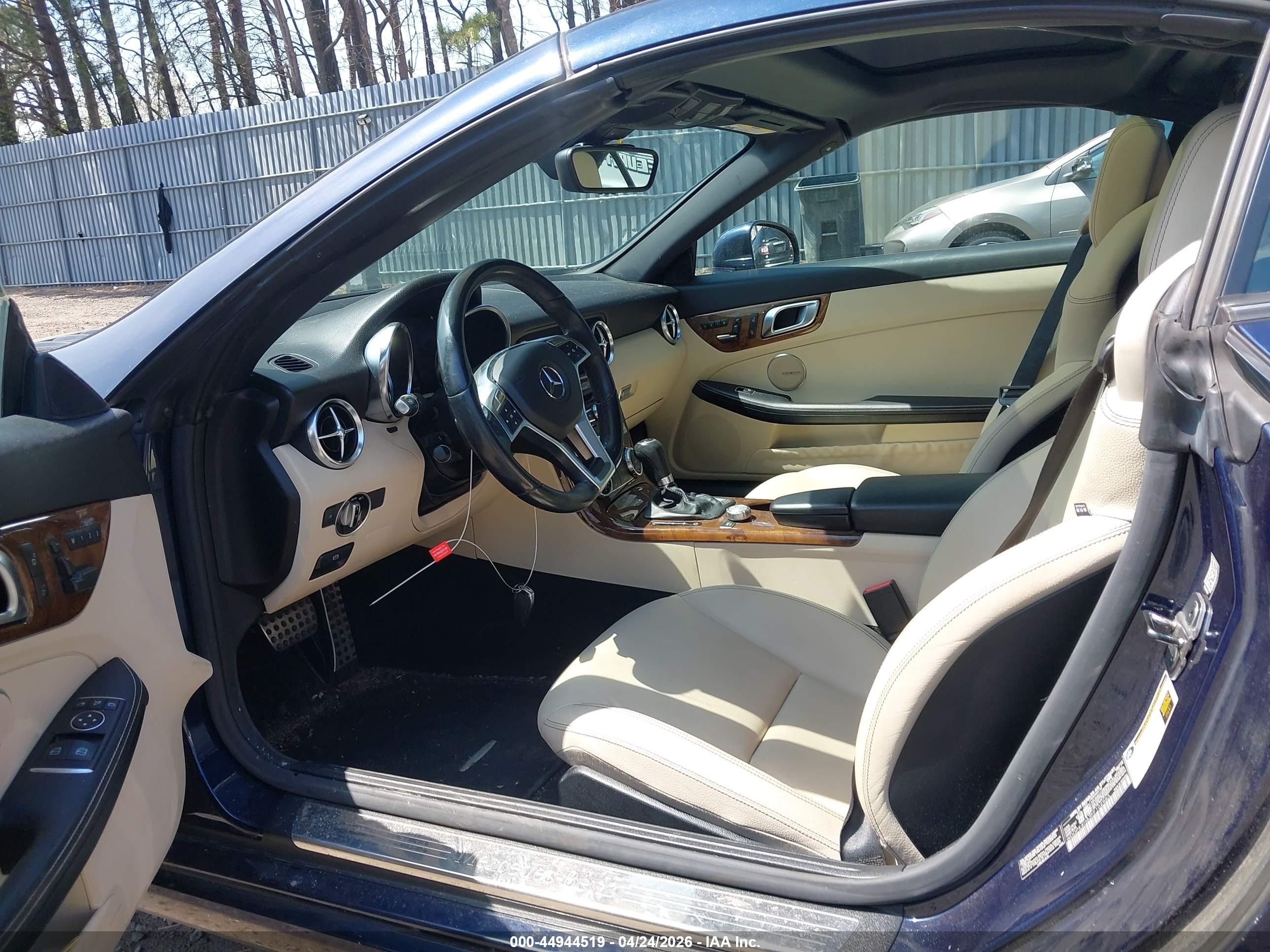 2015 Mercedes-benz Slk 250   Blue vin: WDDPK4HA3FF102983