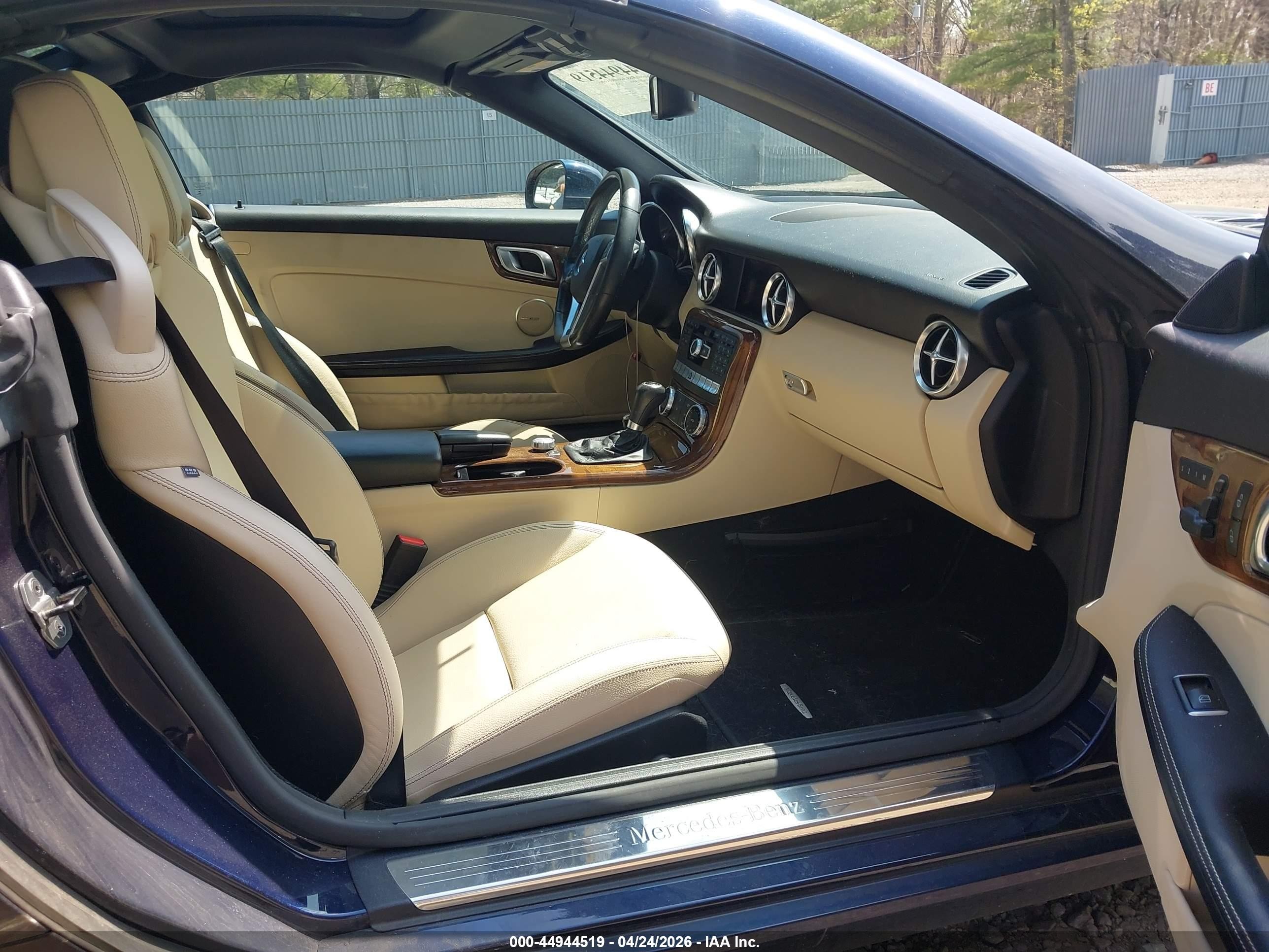 2015 Mercedes-benz Slk 250   Blue vin: WDDPK4HA3FF102983