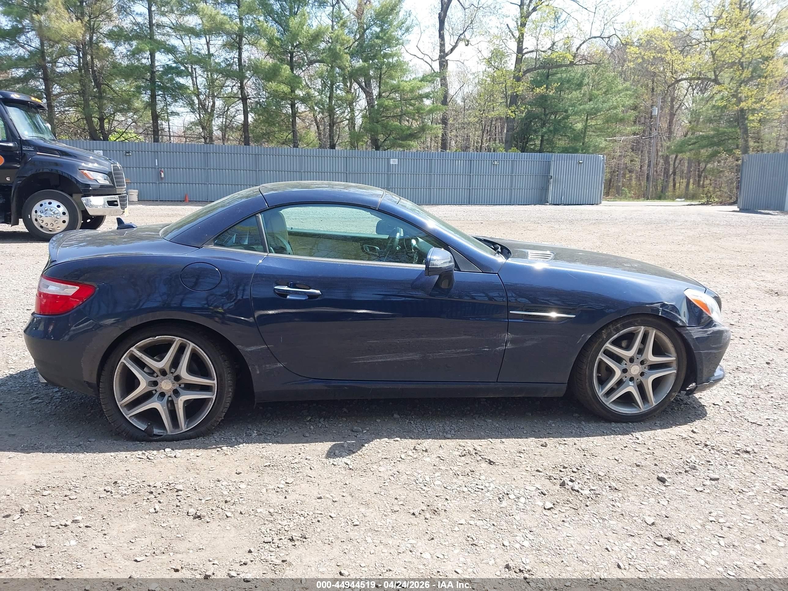 2015 Mercedes-benz Slk 250   Blue vin: WDDPK4HA3FF102983