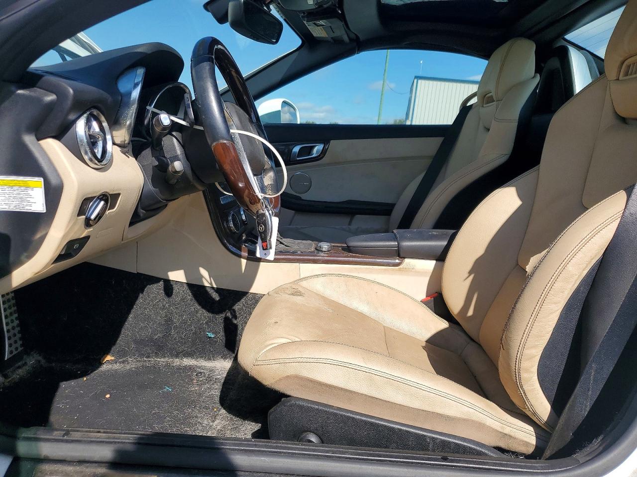 2014 Mercedes-benz Slk 250 White vin: WDDPK4HA4EF075744